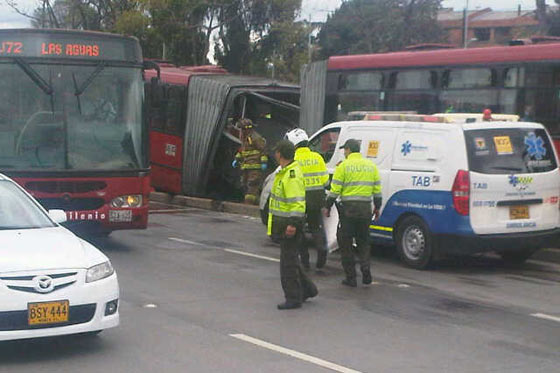 Así quedó el bus de Transmilenio que se partió en dos