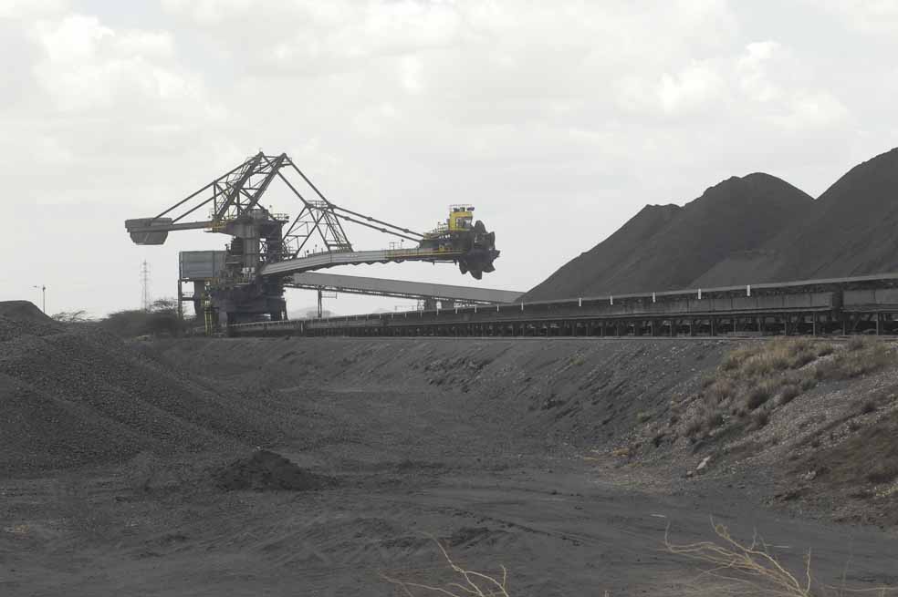 Minería, pero no a cualquier precio: Santos