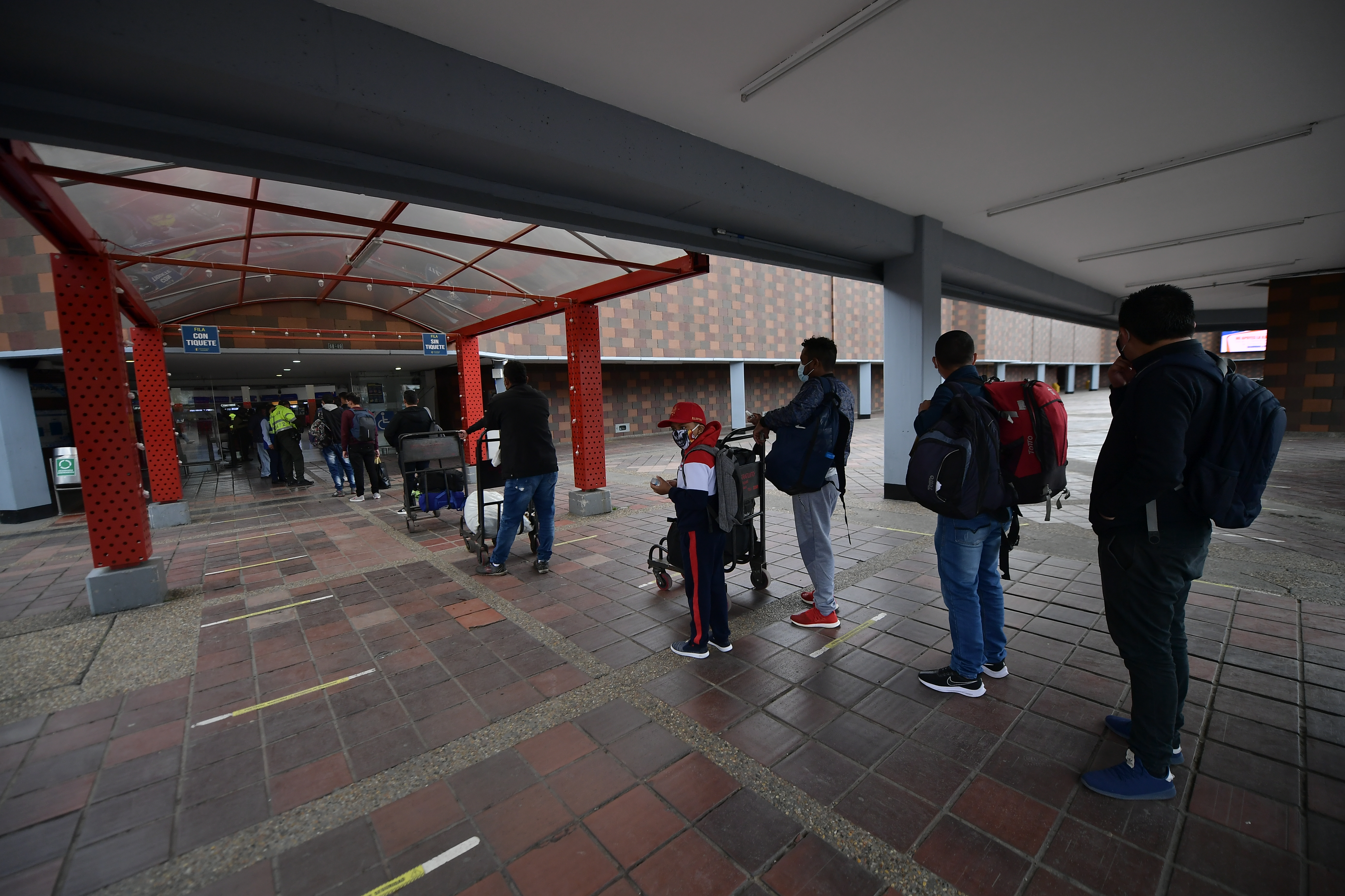Para fin de año se espera que salgan de Bogotá 121 mil personas de los terminales