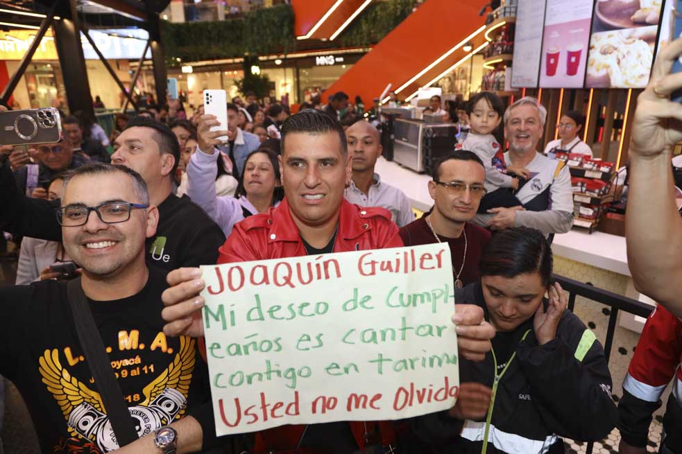 Firma de Autógrafos  Joaquin Guiller CC Santa Fe