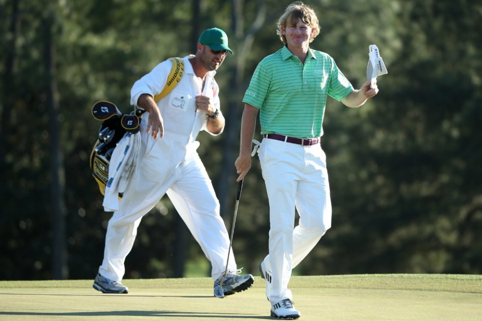 El golfista estadounidense, Brandt Snedeker, saluda al público.