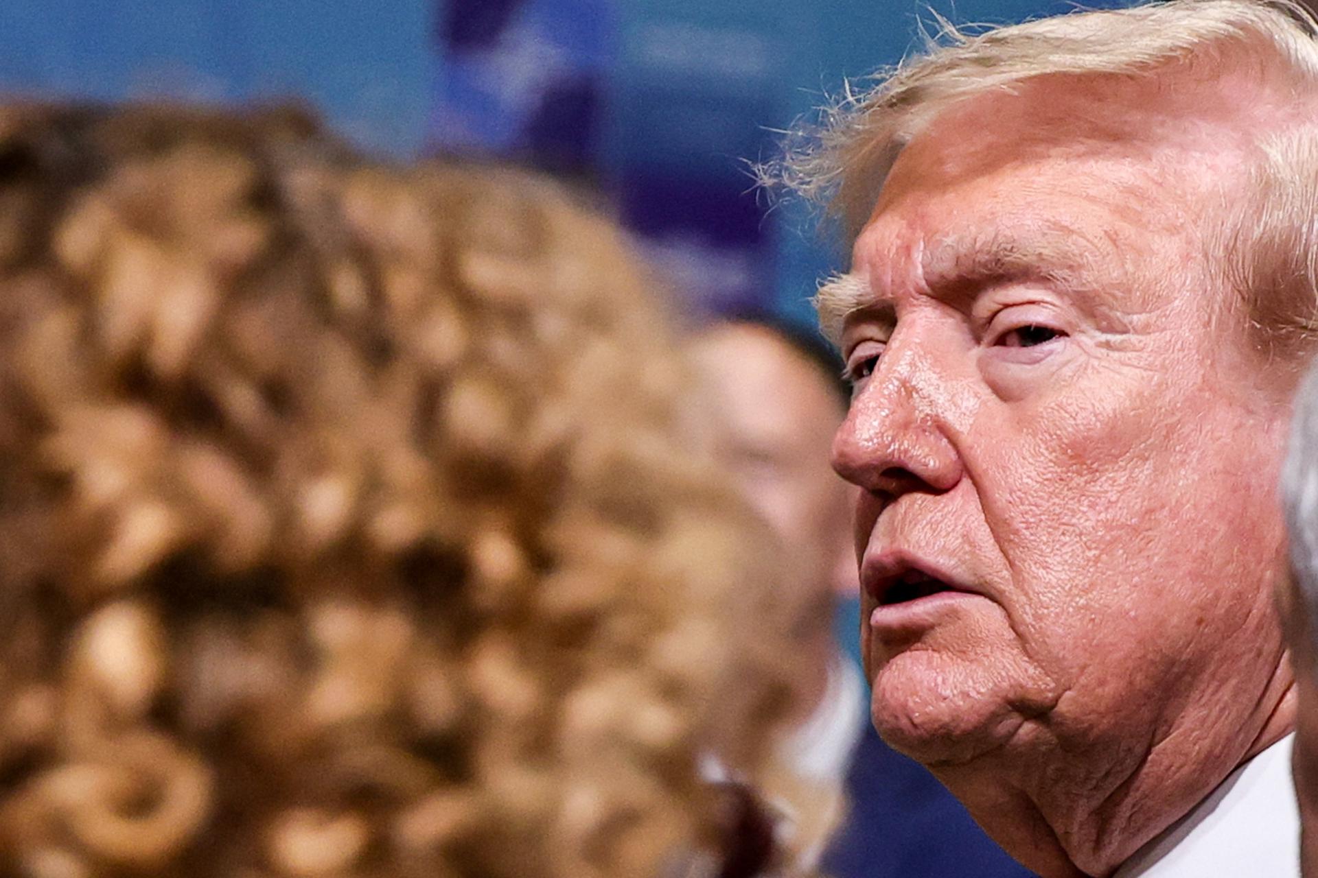 Trump propone cobrar 20 % sobre la mercancía que transite por el estrecho de Ormuz