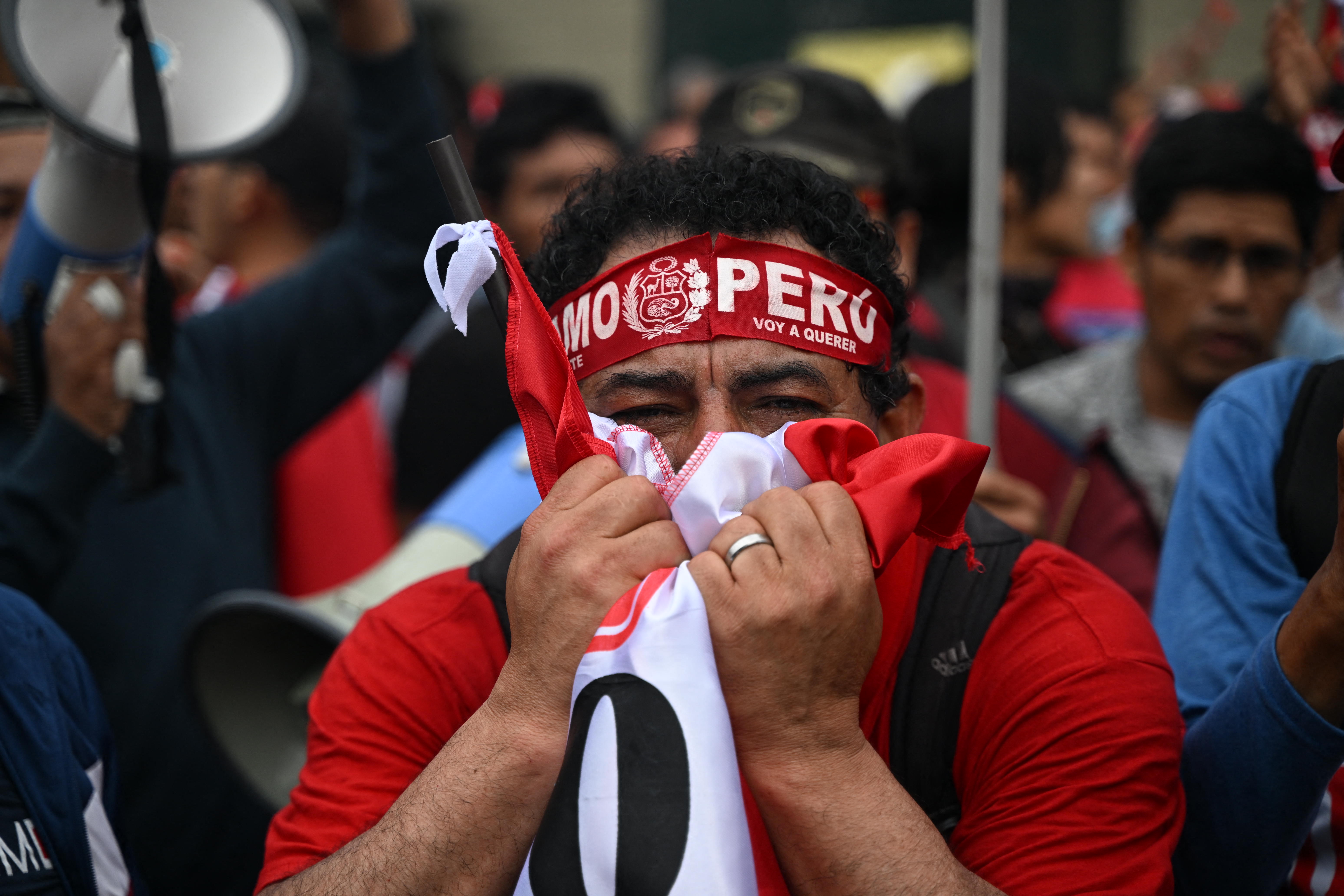 Boluarte no descartó este viernes llamar a elecciones anticipadas en busca de una salida pacífica a la crisis política, e instó a la calma a la población en medio de protestas que exigen un nuevo Congreso.