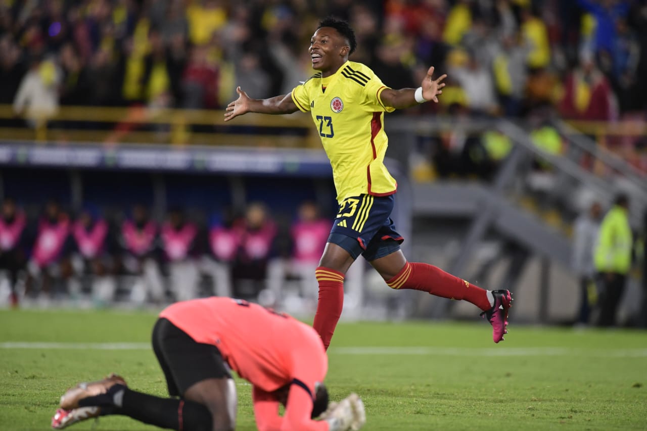 Millonarios oficializó el fichaje de delantero con pasado en Europa y selección