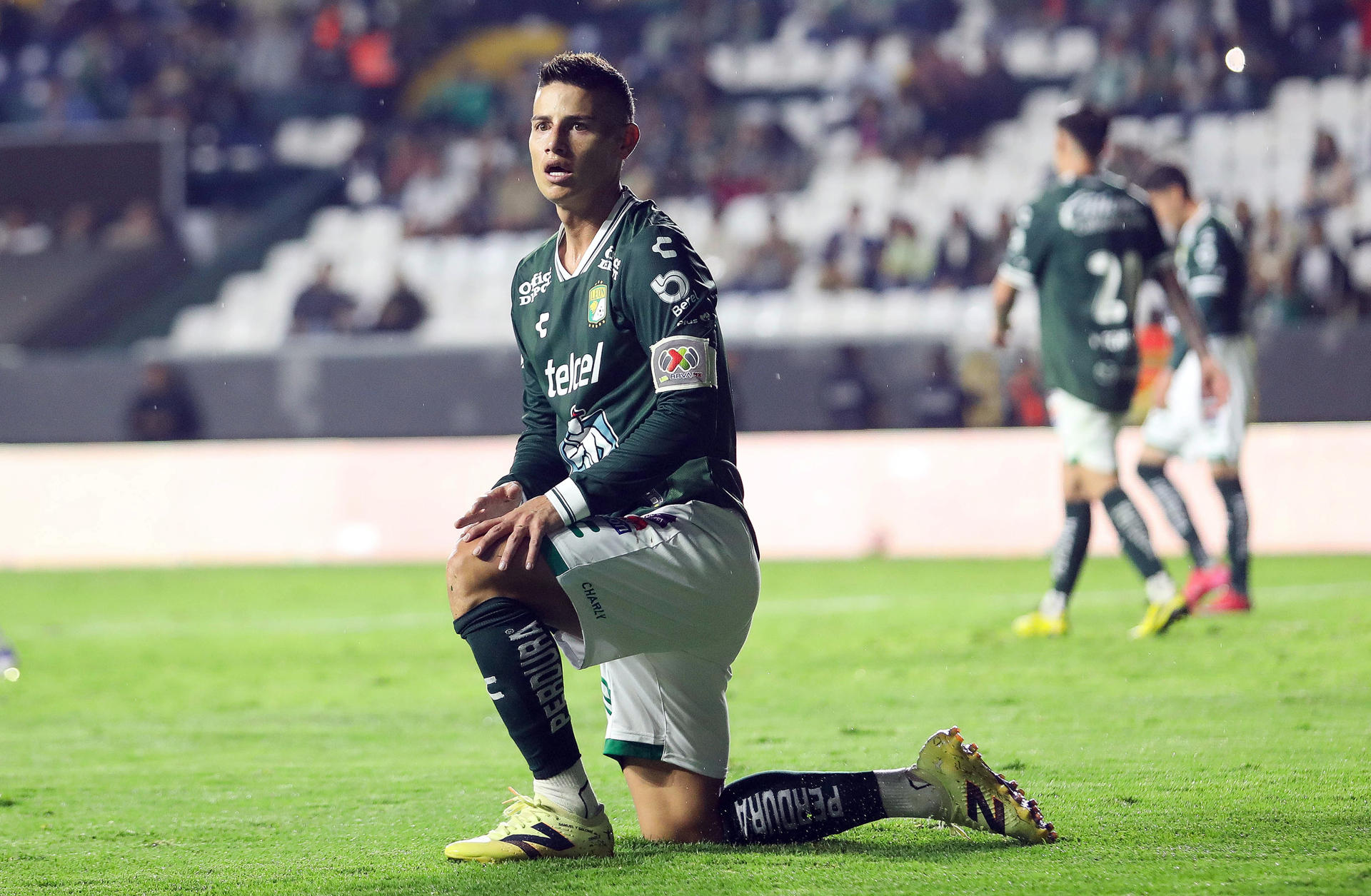 James Rodríguez preocupa en León: la lesión que lo dejó fuera frente a Monterrey