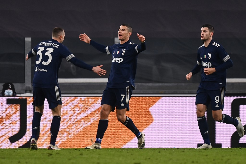 Juventus aprovechó empate entre Inter y Roma: derrotó a Sassuolo