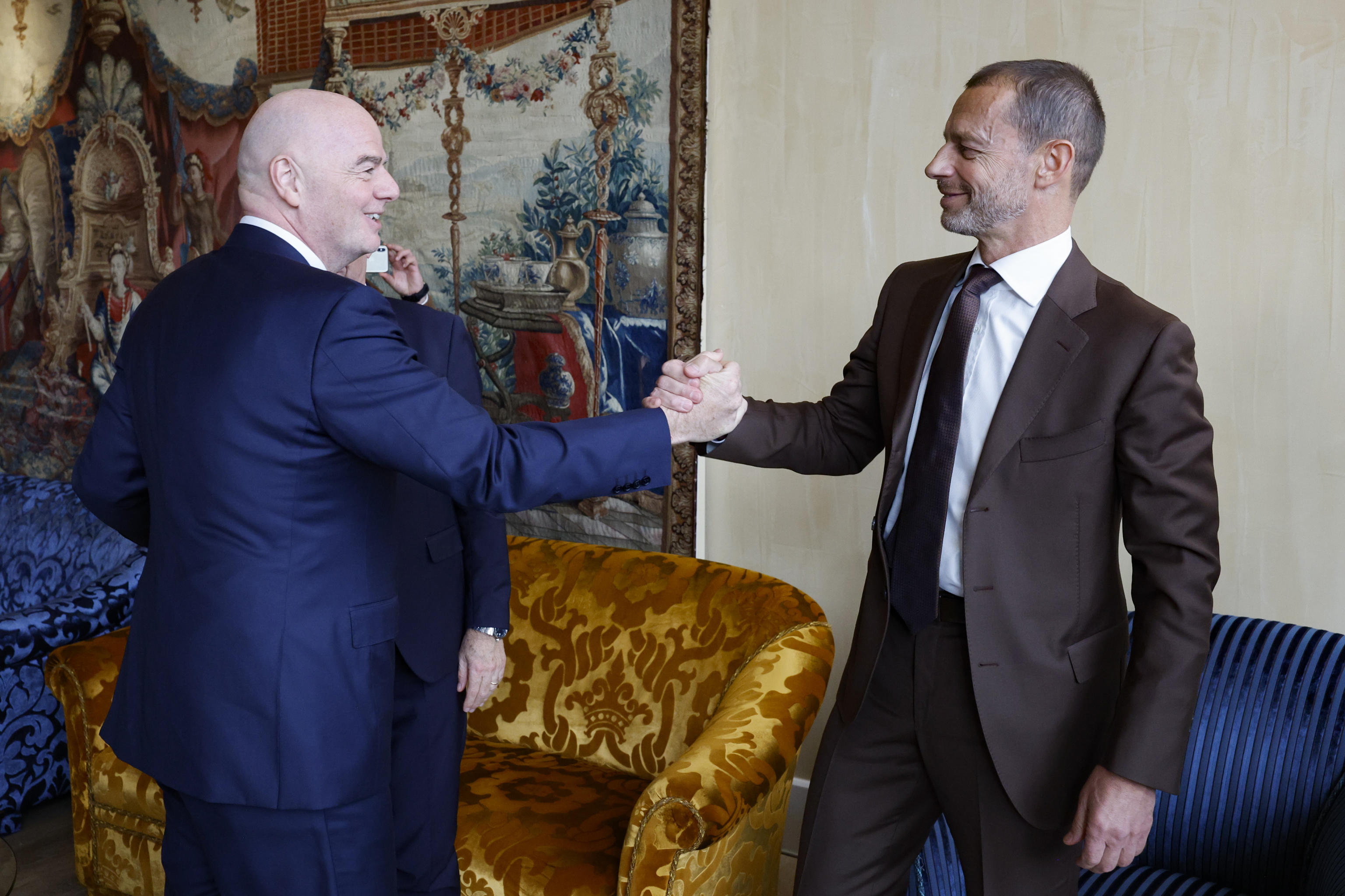 El bloque que está haciendo tambalear a Infantino sacó dura carta contra presidente de FIFA