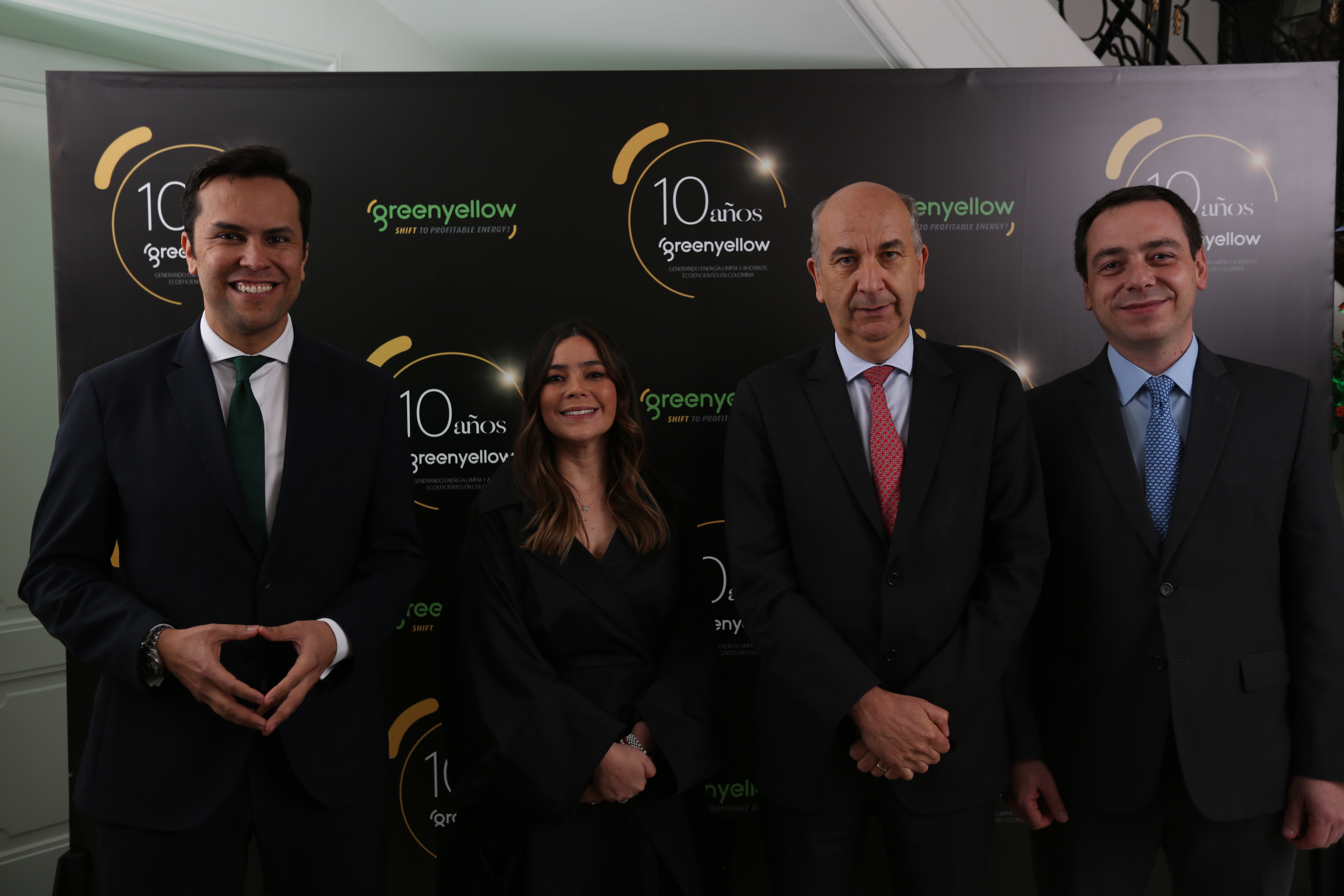 De izquierda a derecha: Gustavo Chaparro, director LATAM de GreenYellow, Maria Camila Rodríguez, directora comercial de GreenYellow, Frédéric Doré, Embajador de Francia en Colombia y Felipe Camargo director general de GreenYellow.