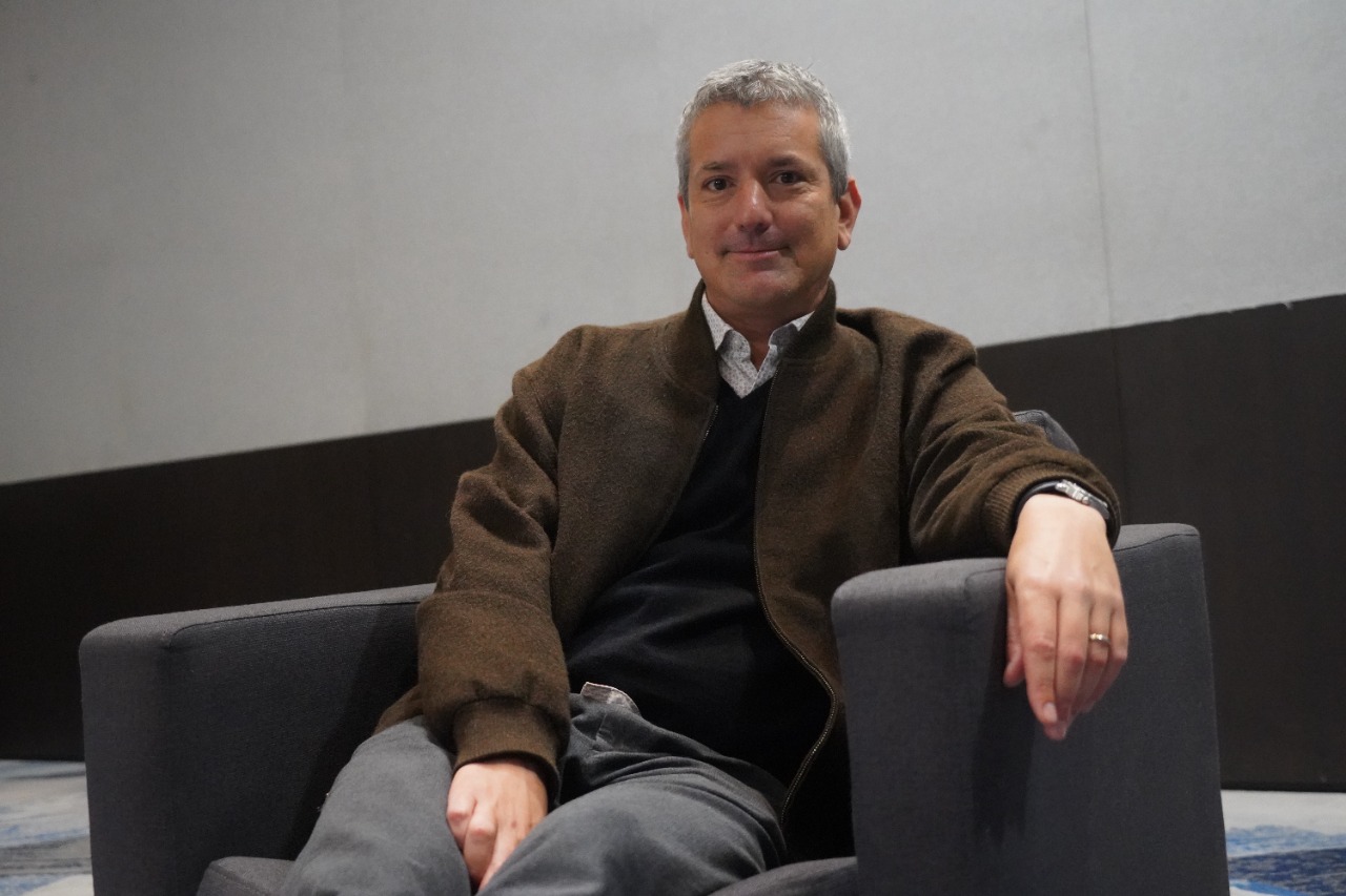 Santiago Roncagliolo y el regreso de abril rojo, un retrato de la burocracia