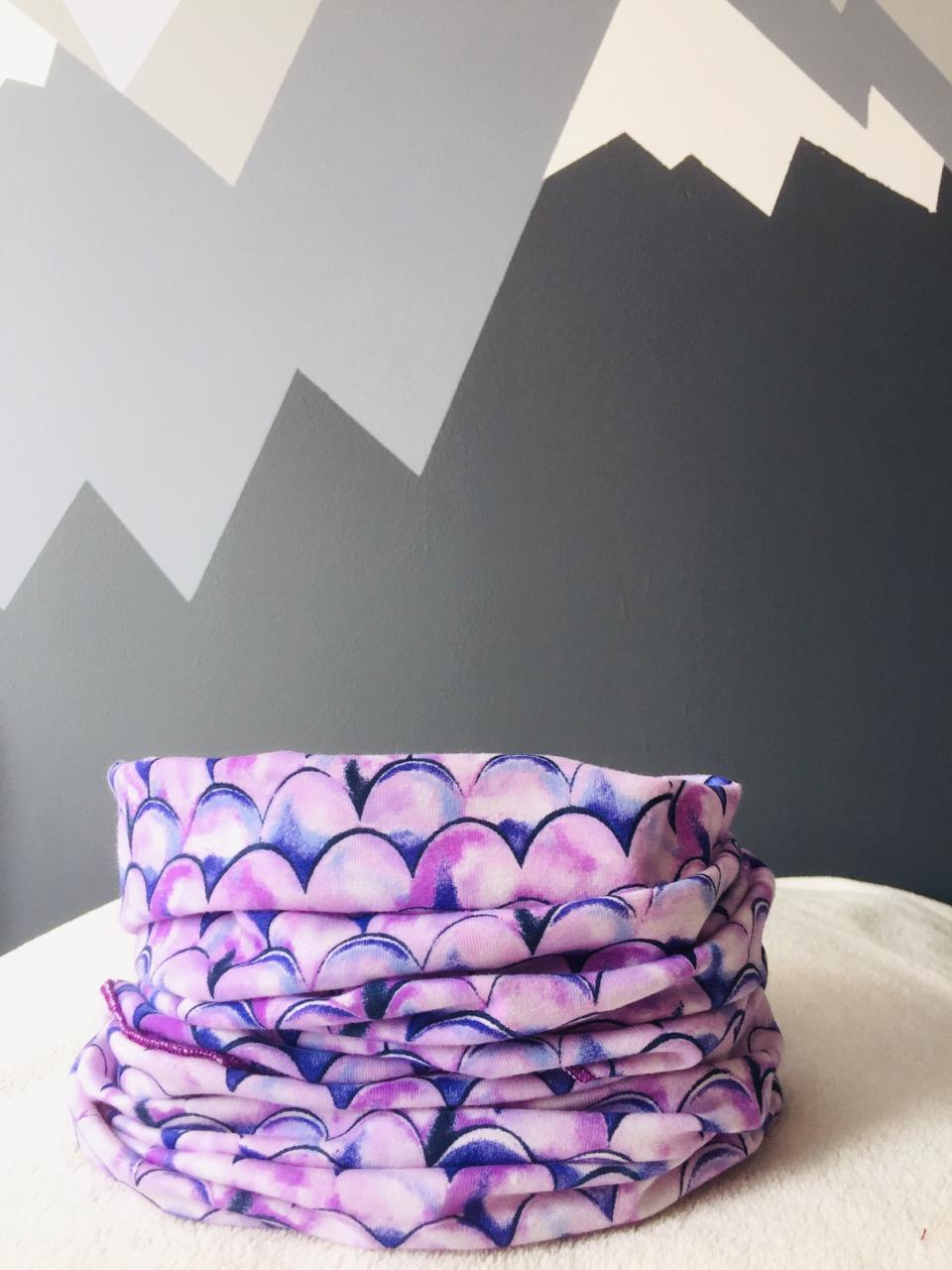 Dos mamás crearon CuarentaSemanas, un emprendimientoque vende cuellitos en algodónlicrado, bandanas, balacas yturbantes para bebés y niños.Al ser de algodón, son livianosy calientes. Su empaque esuna alcancía, lo cual hace que sea un regalo más divertido.Solo debe entrar a la cuenta enInstagram @cuarenta_semanas. Tienen entregas inmediatas.