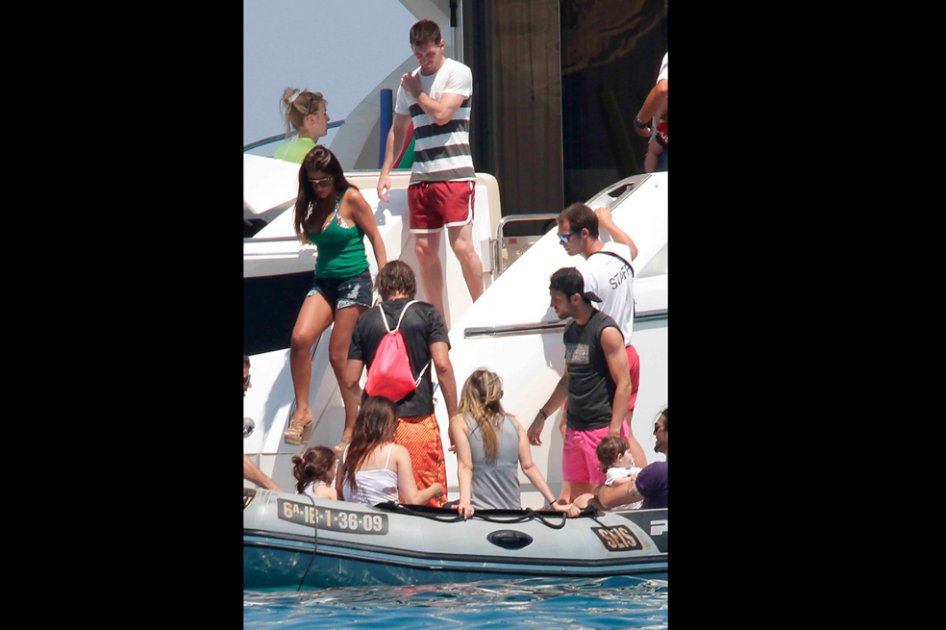 Bebés de Leo Messi y Cesc Fàbregas pasan sus primeras vacaciones en Ibiza