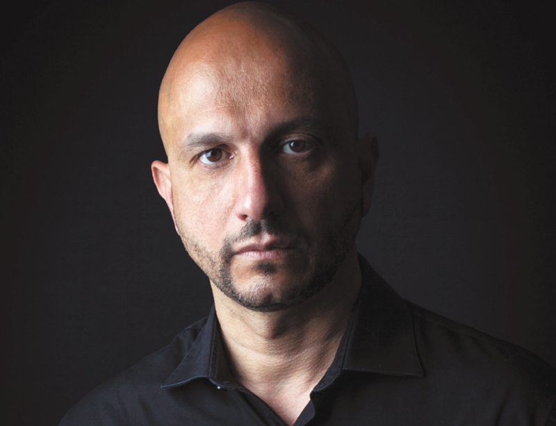 Jorge Carrión publicó recientemente el libro "Los campos electromagnéticos: teorías y prácticas de la escritura artificial". / Beto Gutiérrez