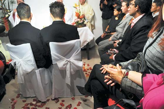 Revuelo en Cartago por sacerdote que ofició matrimonio homosexual