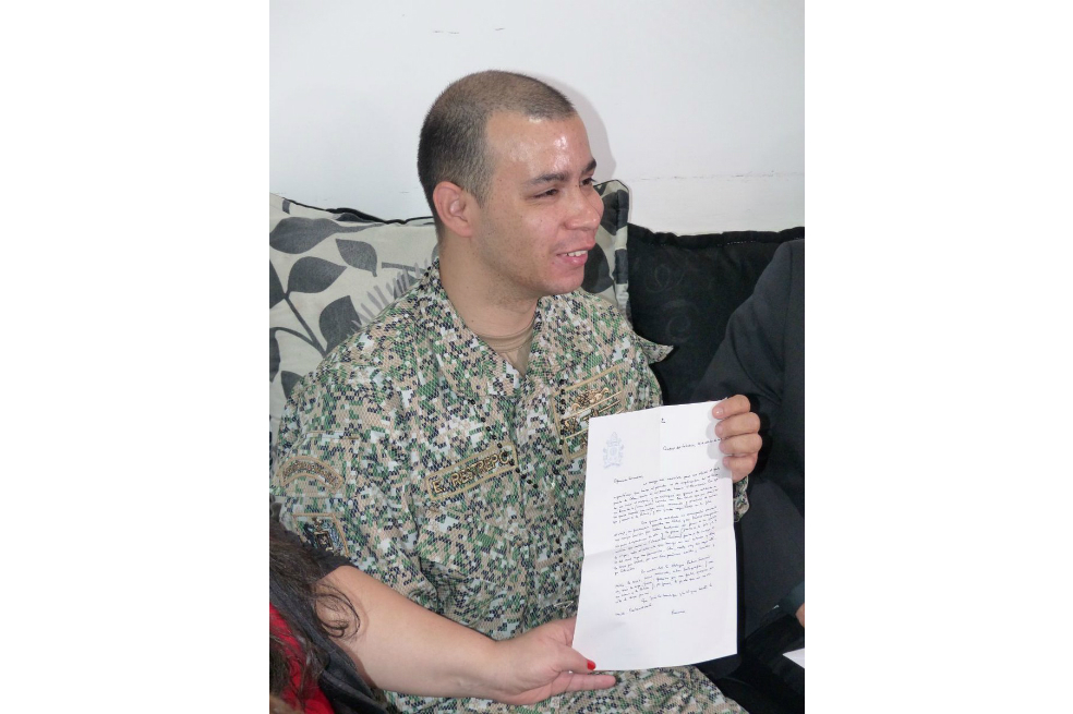 El militar colombiano que recibió una carta del papa