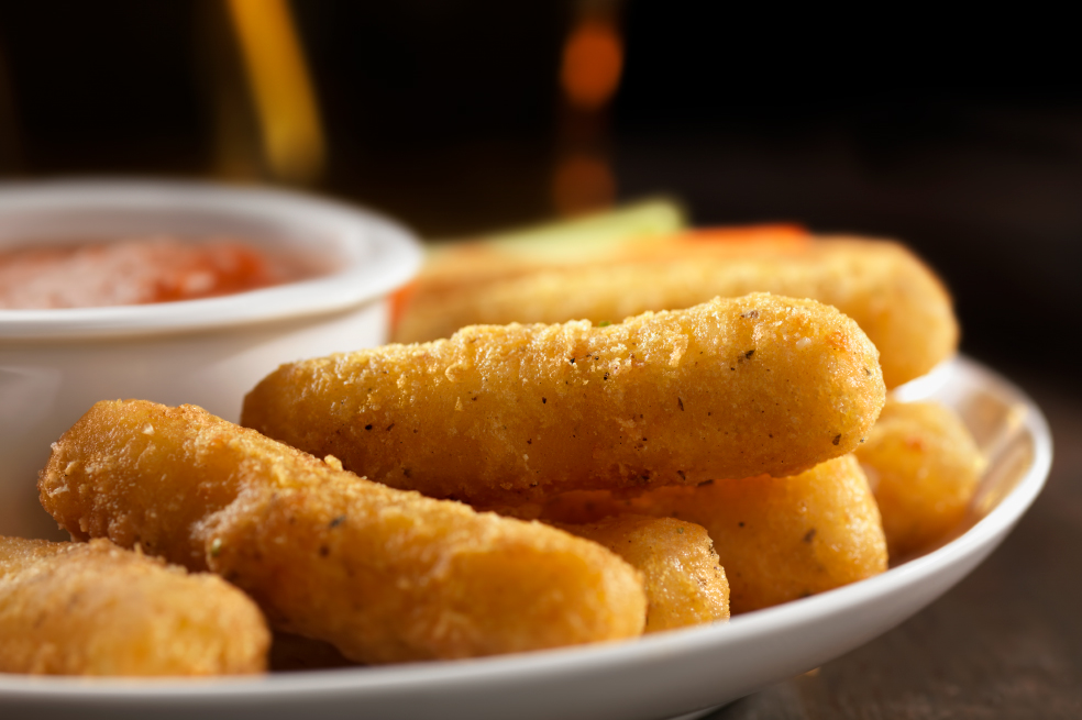 ¿Pensando en una merienda? Esta receta de deditos de queso te ayudará