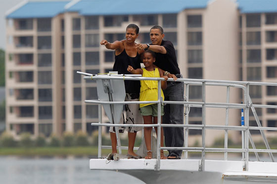 Obama llega a Hawai para pasar las vacaciones de Navidad