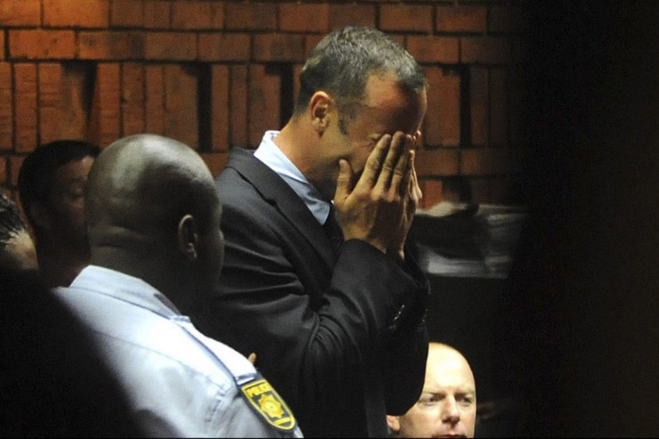 Pistorius recibió entre lágrimas la acusación por asesinato