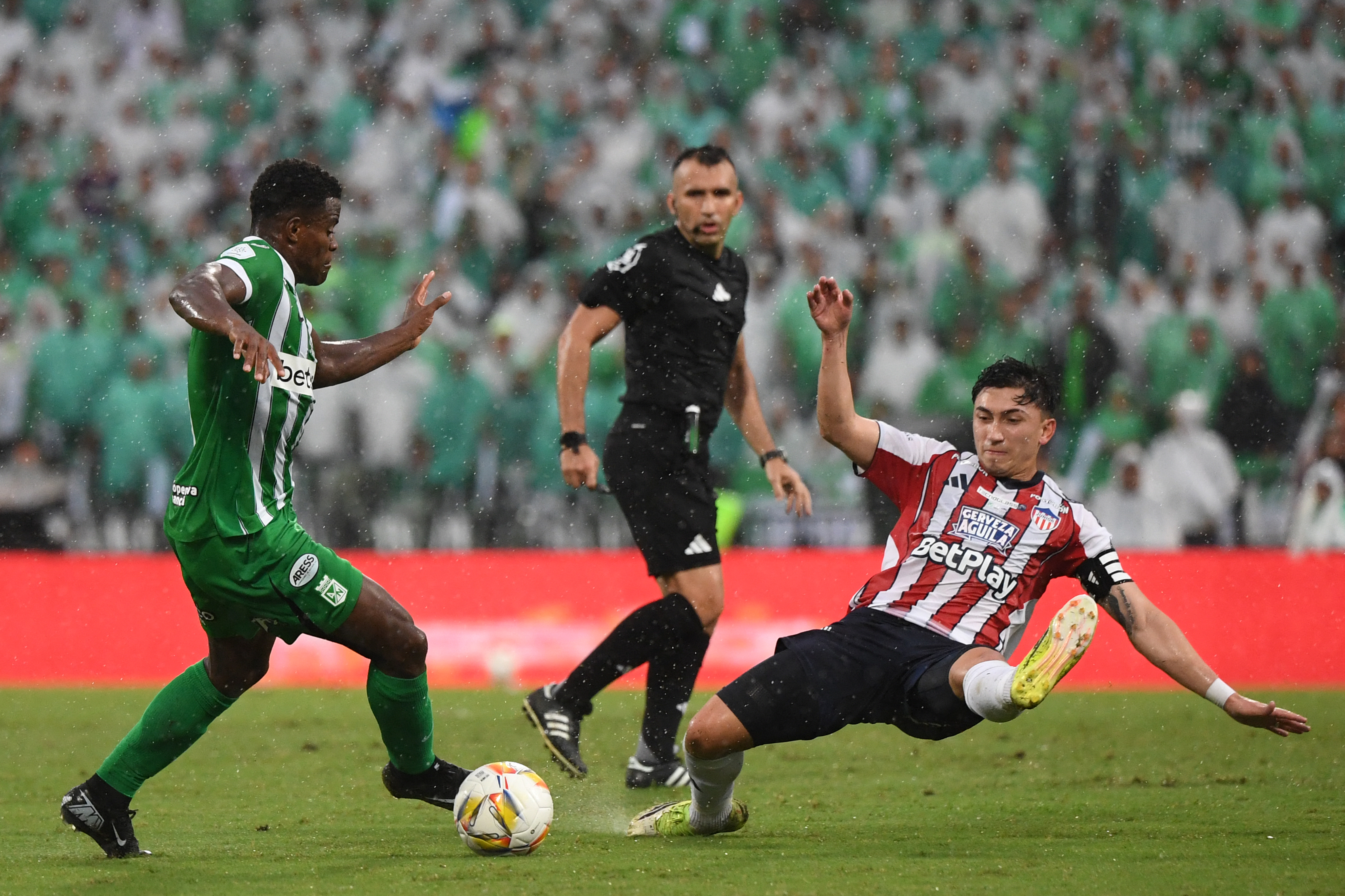 Win Sports denunció agresión a Juan José Peláez durante final entre Nacional y Junior