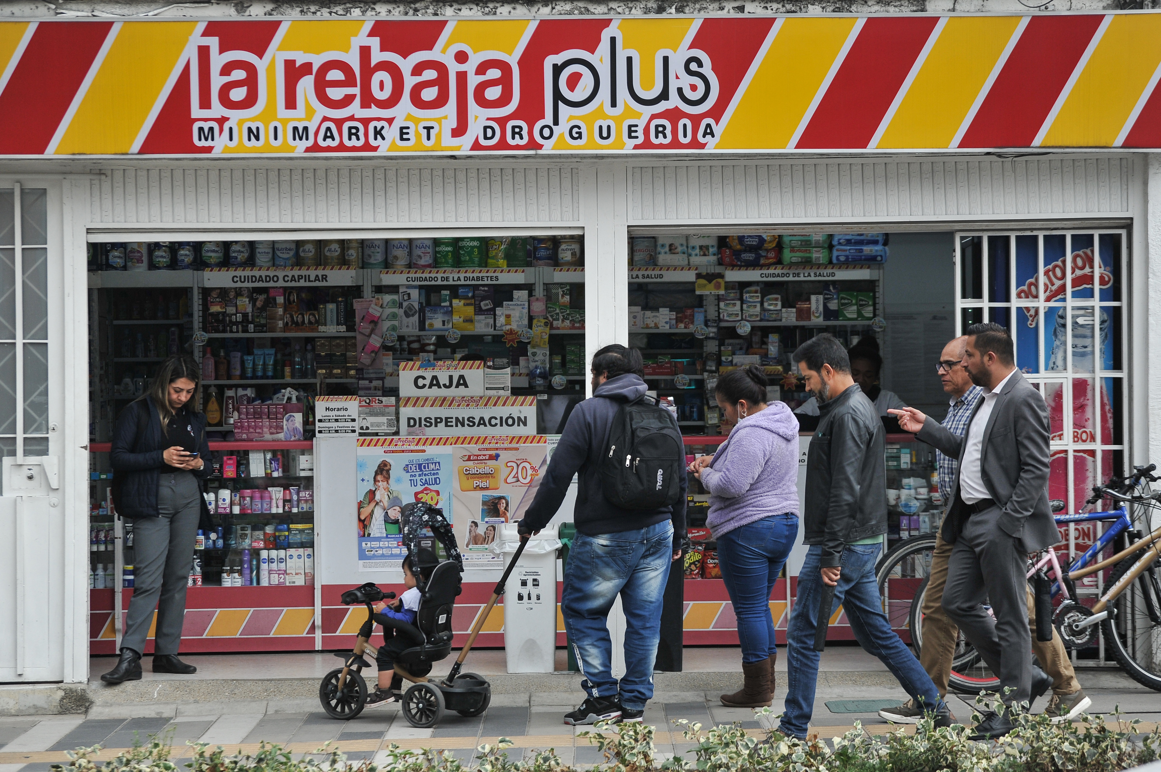 Soacha inicia entrega de medicamentos para usuarios de Nueva EPS en Drogas La Rebaja