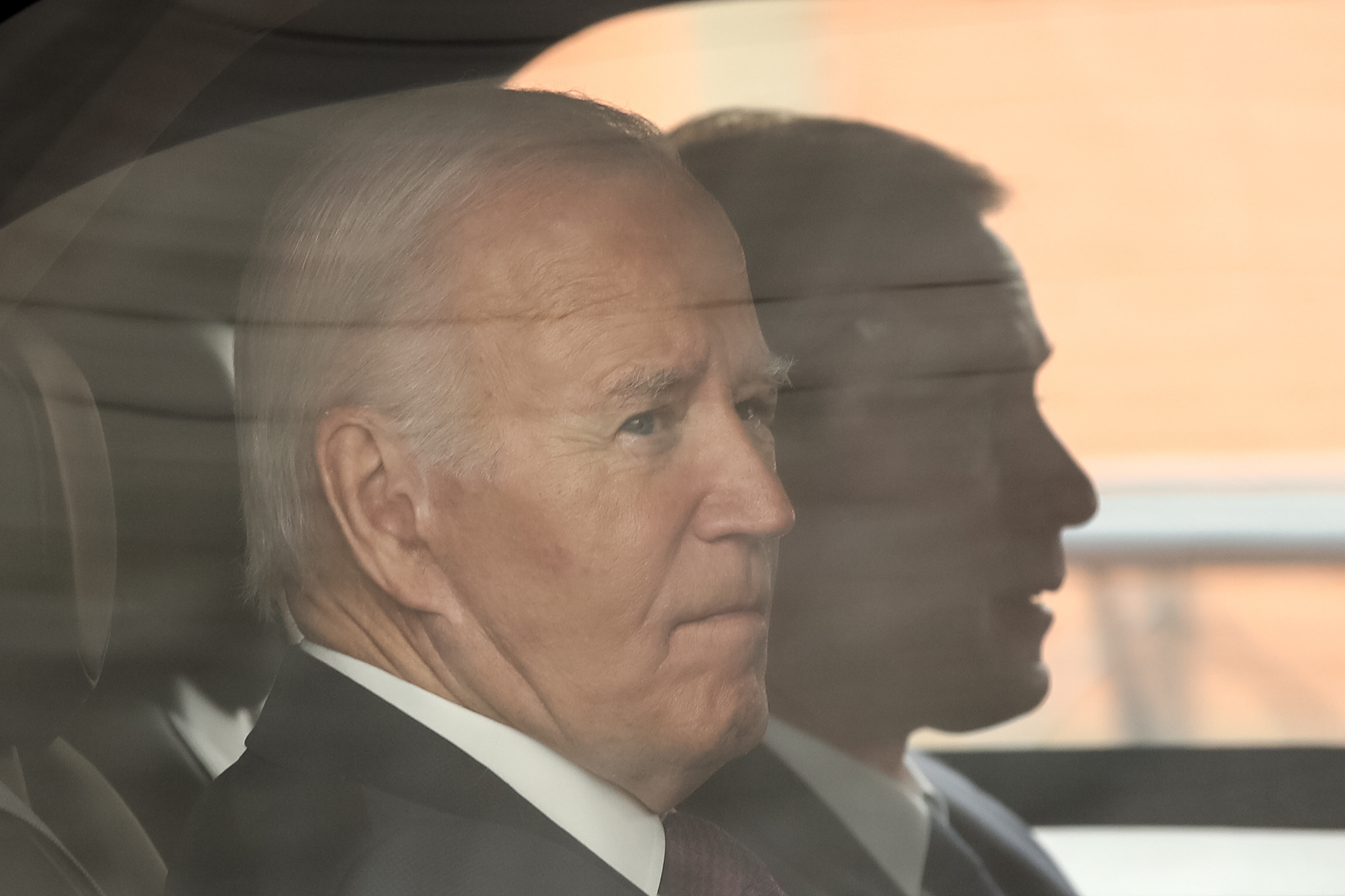 AME7555. LIMA (PERÚ), 16/11/2024.- El presidente estadounidense, Joe Biden, a su llegada al Centro de Convenciones este sábado en Lima (Perú).Biden mantendrá reuniones en el marco de la cumbre de líderes del Foro de Cooperación Económica Asia-Pacífico (APEC). EFE/ Paolo Aguilar