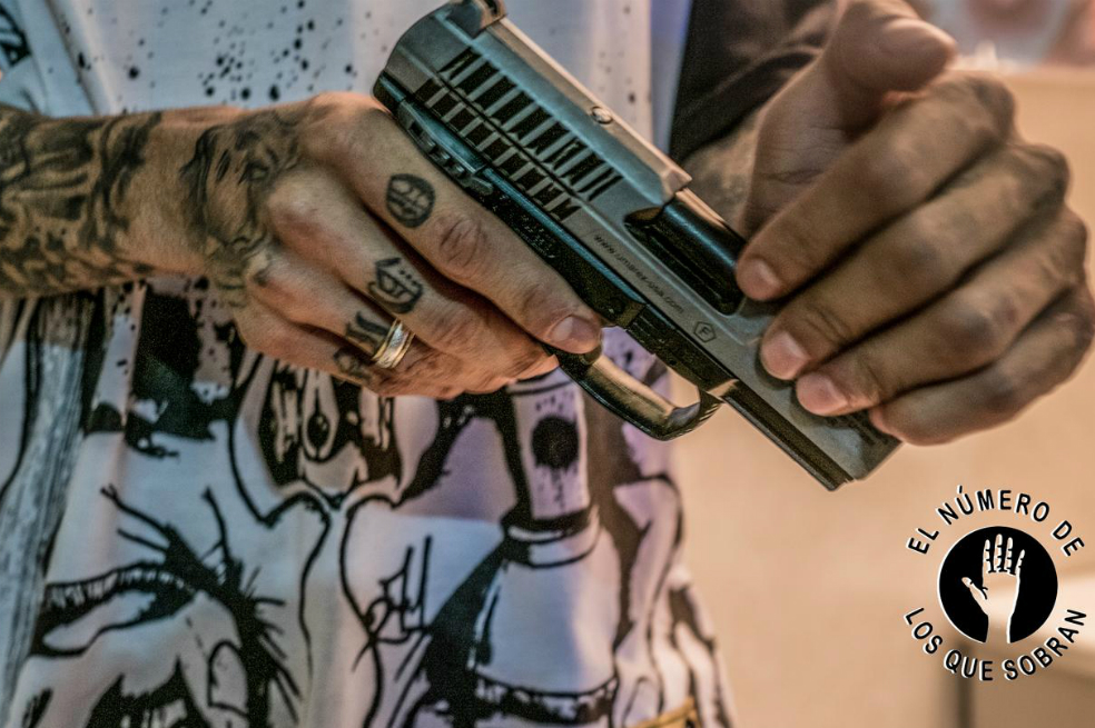 El poder bajo la tierra: La junta que maneja el crimen de Medellín por Blackberry