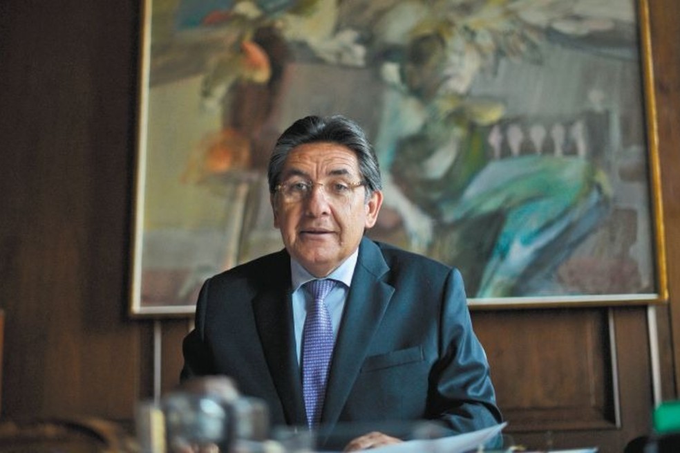 Exfiscal Néstor Humberto Martínez denuncia conspiración ante autoridades de EE.UU.