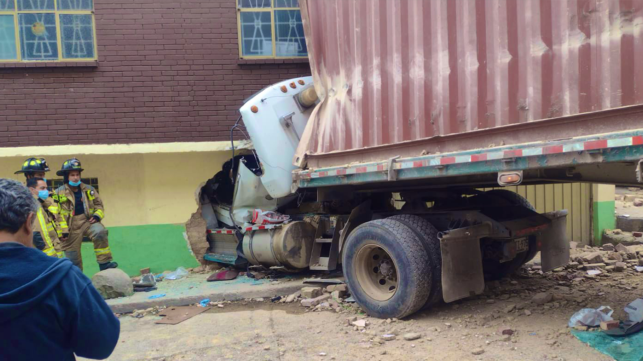 Video: tractomula chocó contra una casa del barrio Meissen al sur de Bogotá