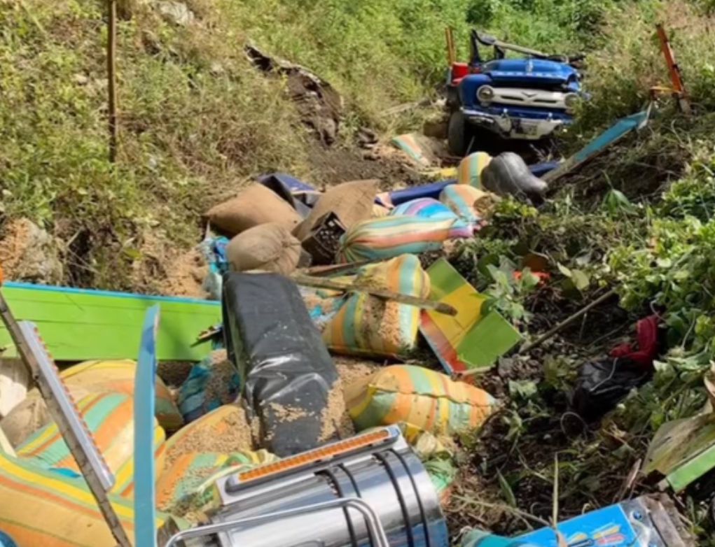 Accidente de una chiva dejó un muerto y cuatro heridos en Ituango, Antioquia