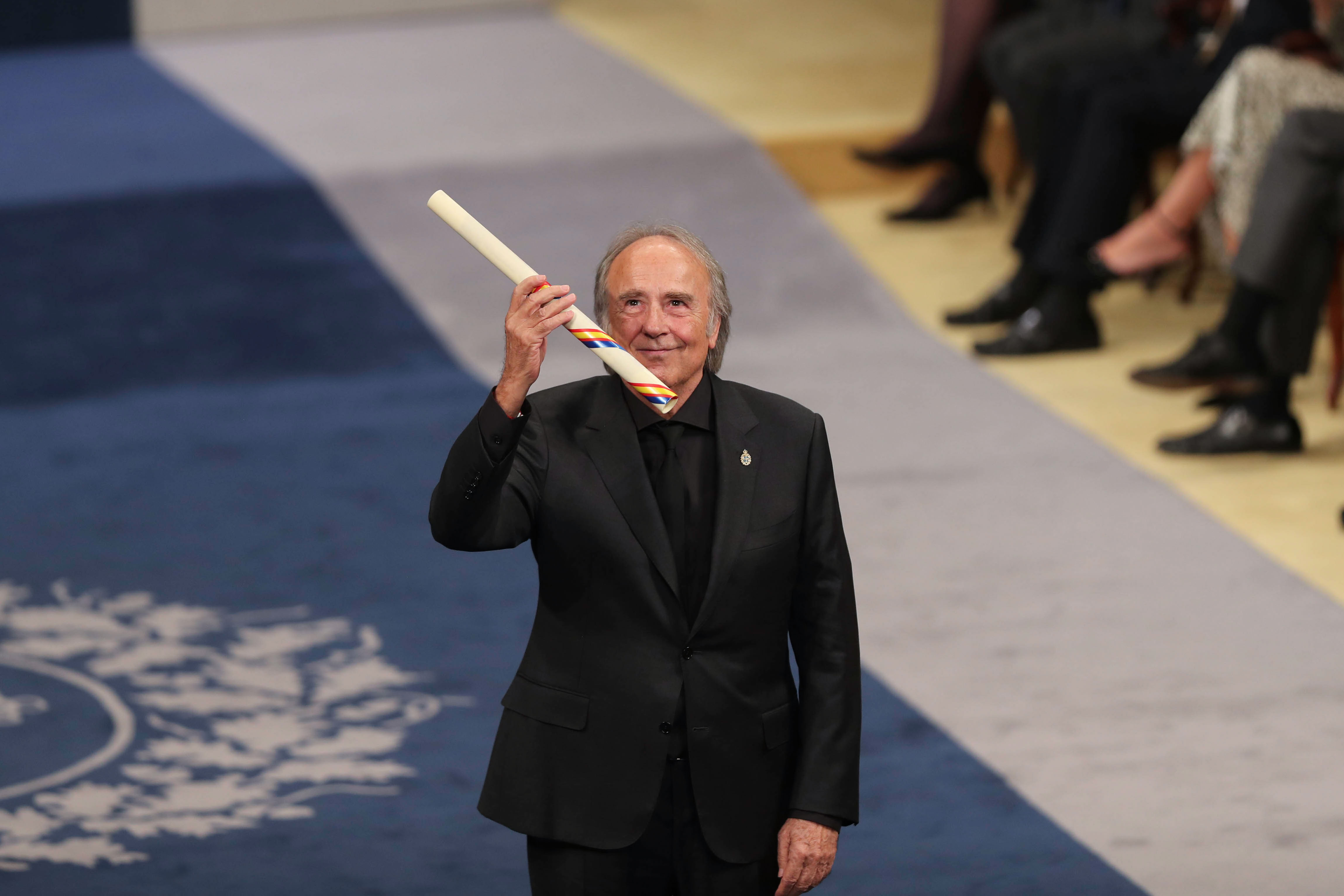 Tres poemas para celebrar a Joan Manuel Serrat (Verso a verso)