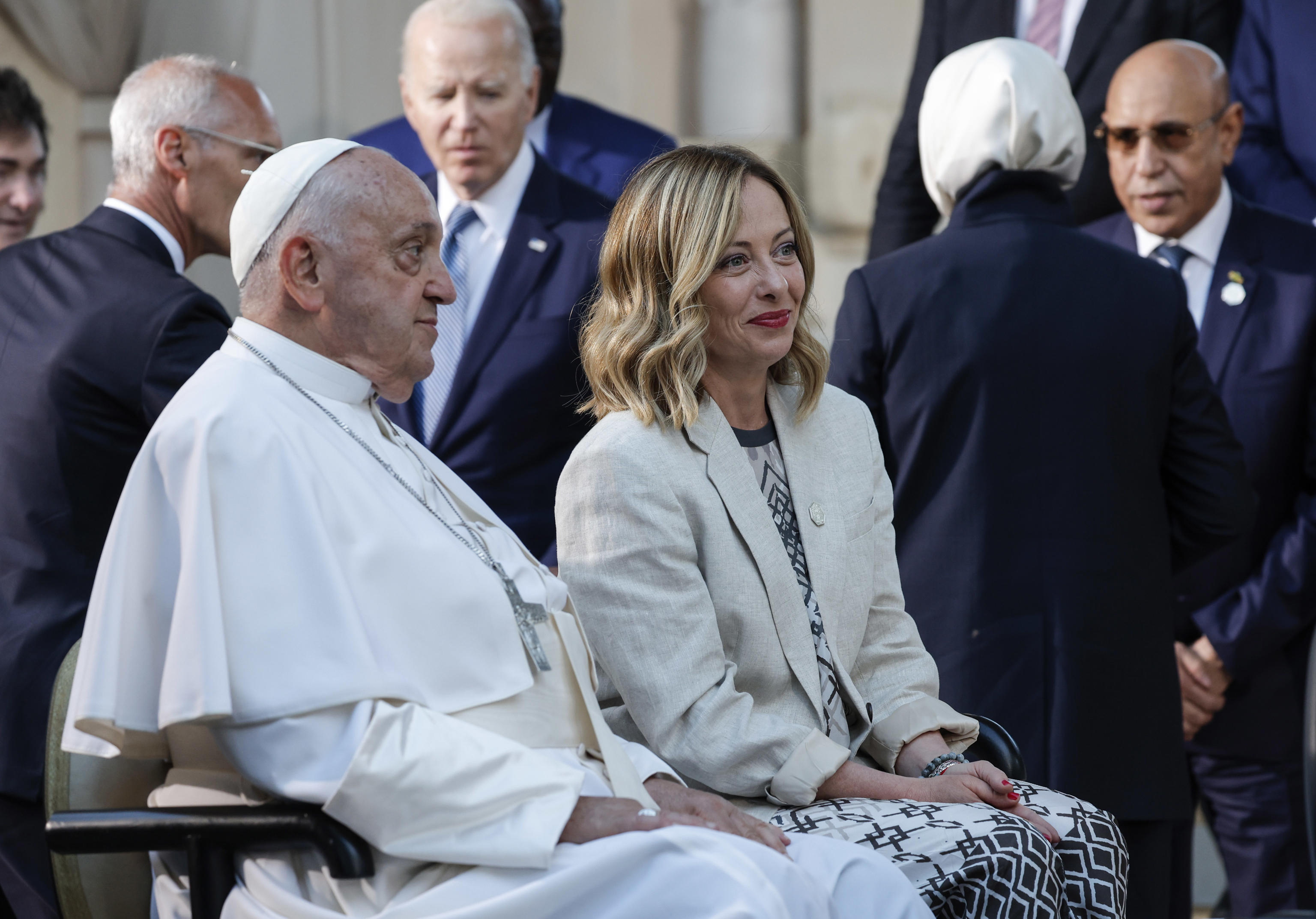 Giorgia Meloni visitó al papa Francisco: dice que incluso bromearon