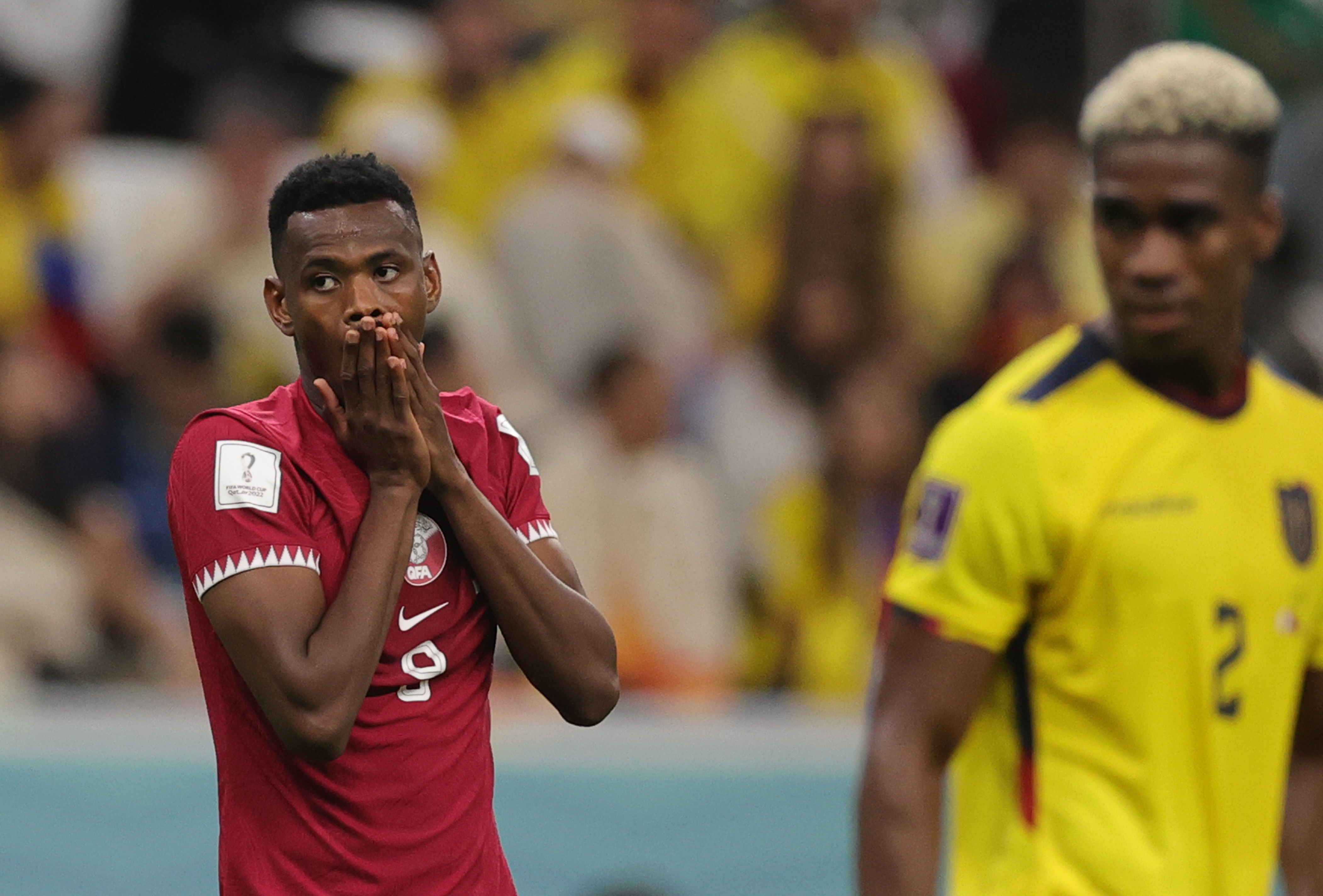 Al Khor (Qatar), 20/11/2022.- Mohammed Muntari of Qatar (L) reacts after missing a chance to score during the FIFA World Cup 2022 group A Opening Match between Qatar and Ecuador at Al Bayt Stadium in Al Khor, Qatar, 20 November 2022. (Mundial de Fútbol, Catar) EFE/EPA/Friedemann Vogel
