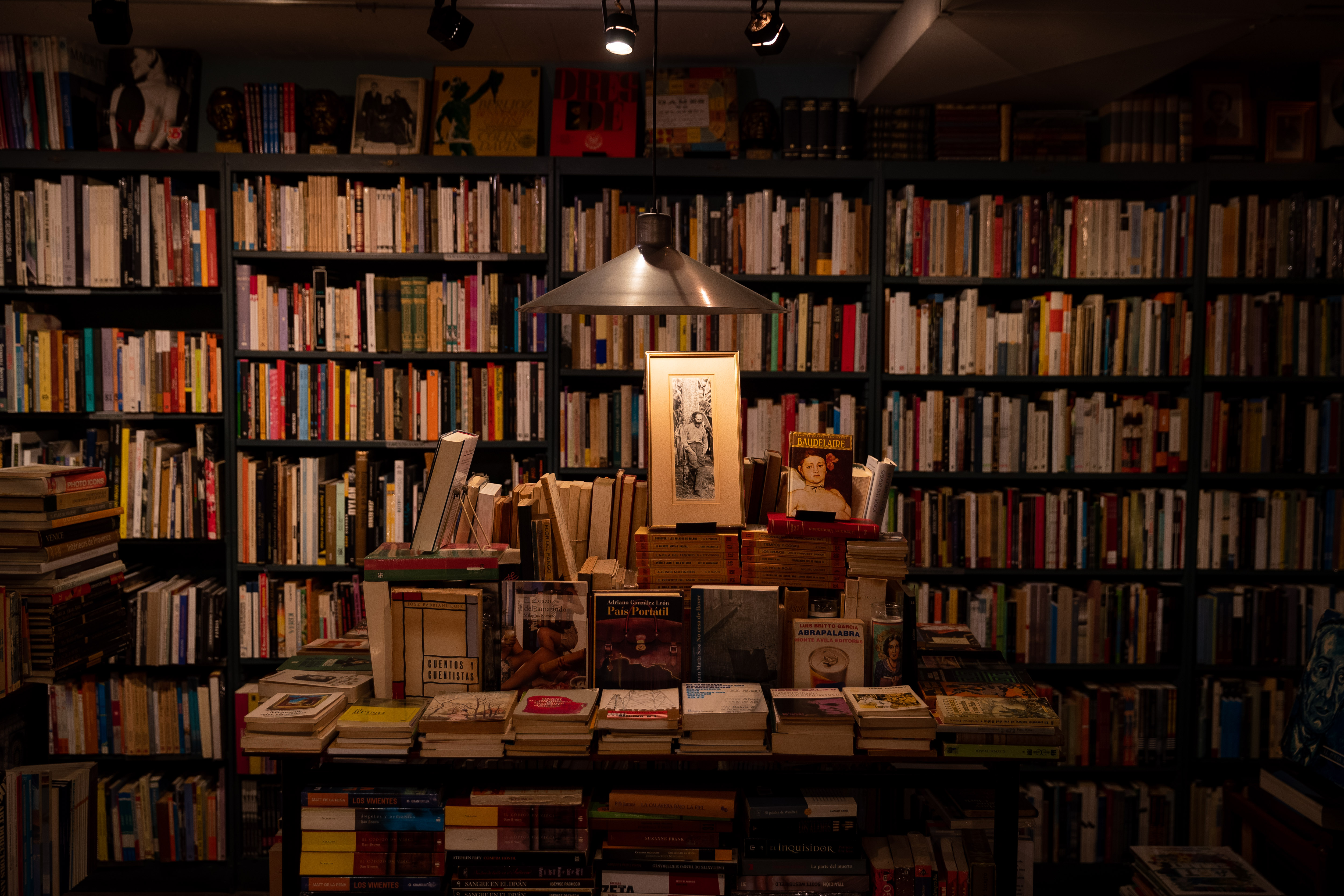 Publican la lista con los 25 libros más vendidos en Colombia en lo que va de 2023
