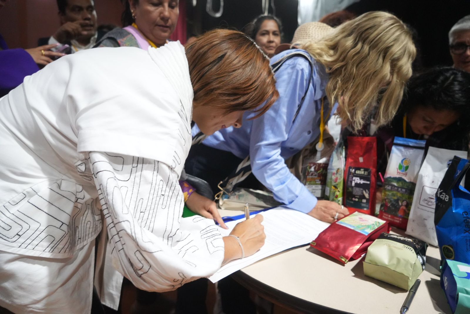 Los 13 acuerdos del Gobierno y caficultores firmados en Asamblea Nacional Cafetera