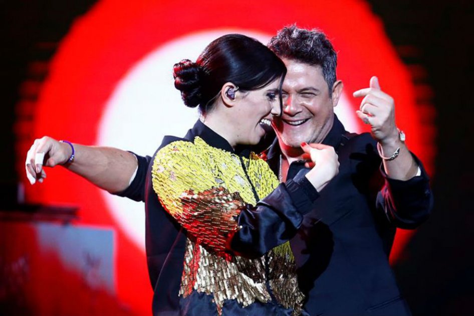 Javiera Mena responde a críticas por olvidar canción de Alejandro Sanz en Viña del Mar