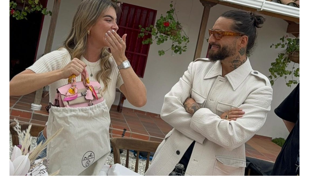 Maluma le regaló costosa cartera a su novia, mientras ella recibió fuertes críticas