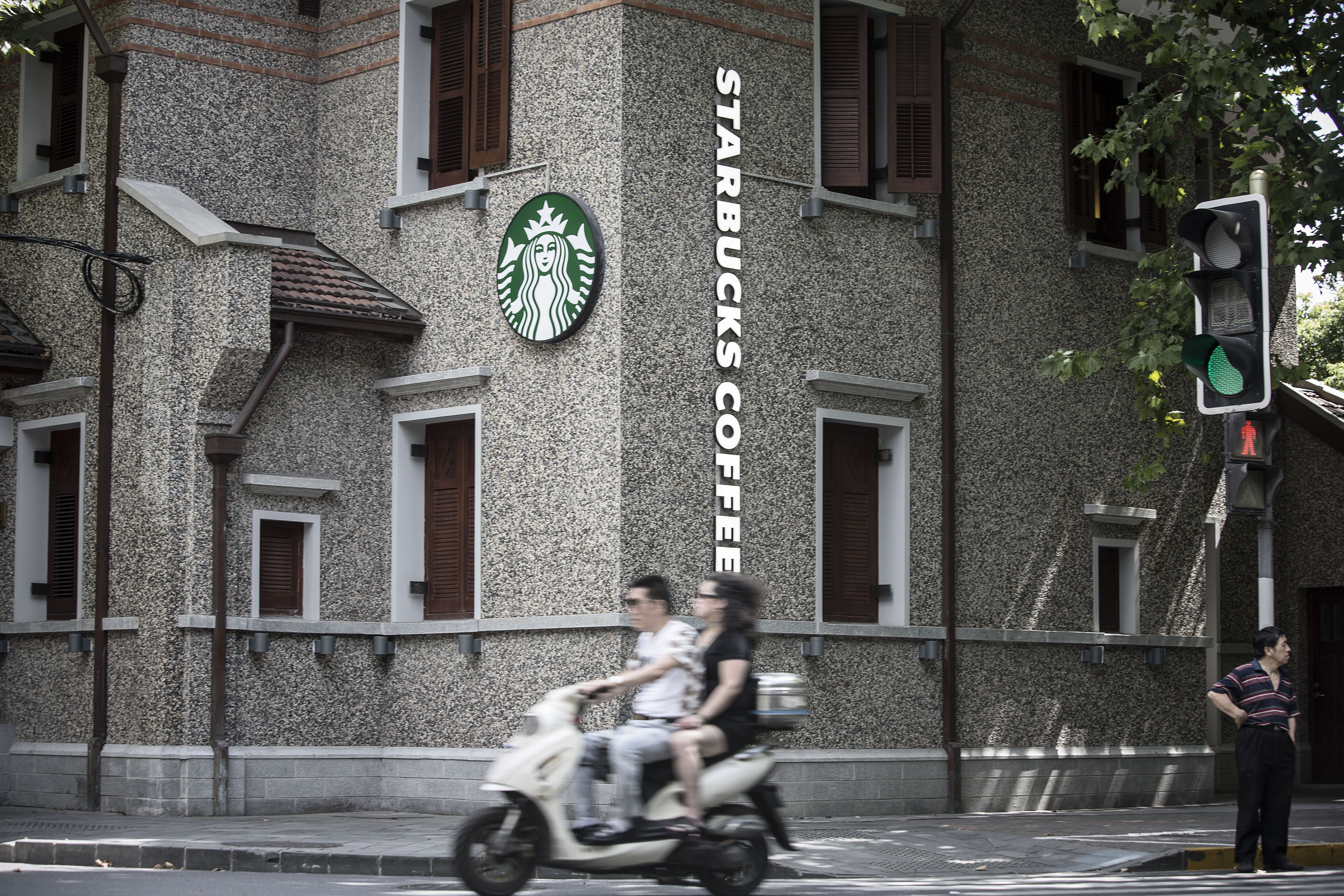 Alianza entre Starbucks y Alibaba para llevar café a domicilio en China
