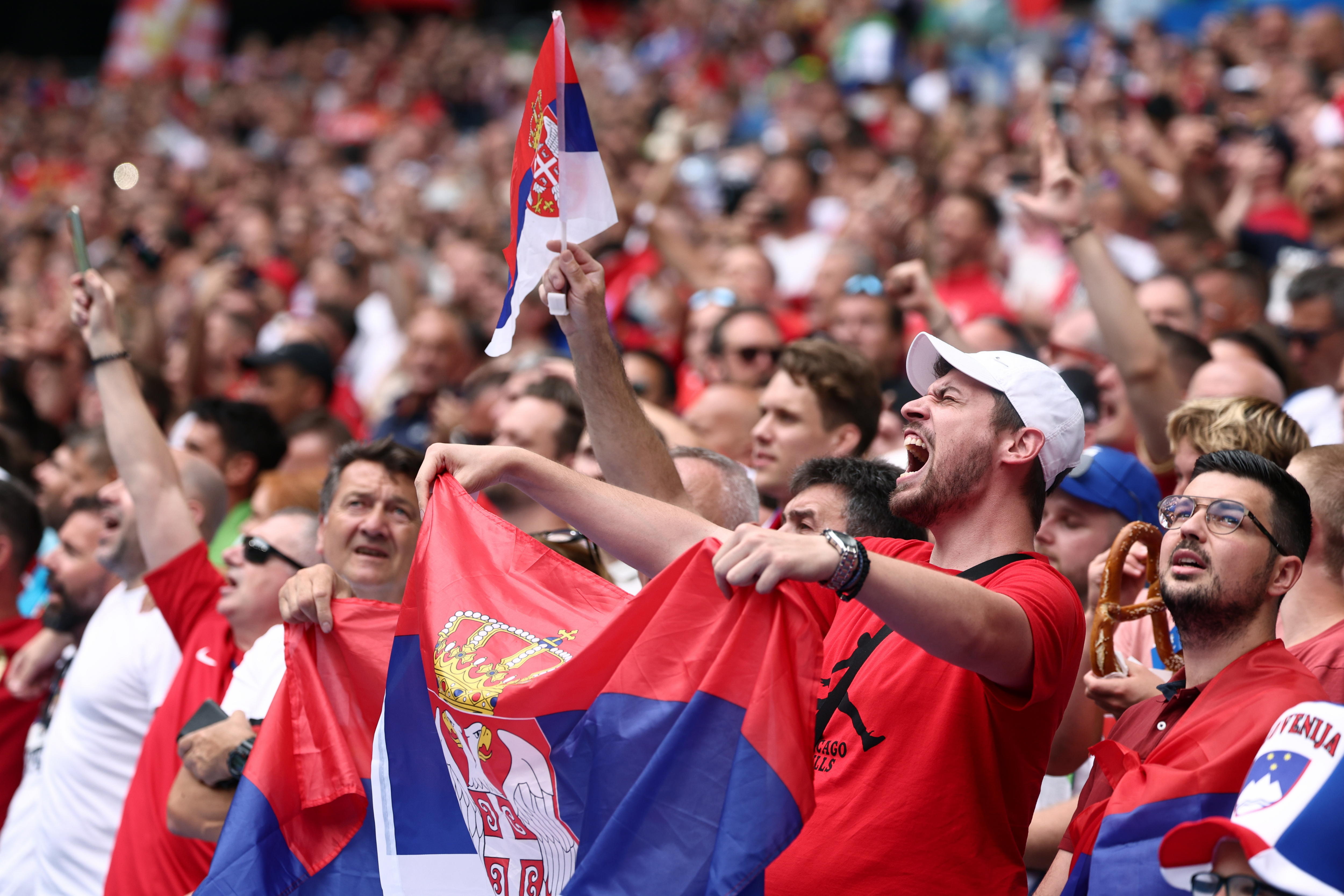 Serbia amenaza con irse de la Eurocopa: ¿qué pasó?