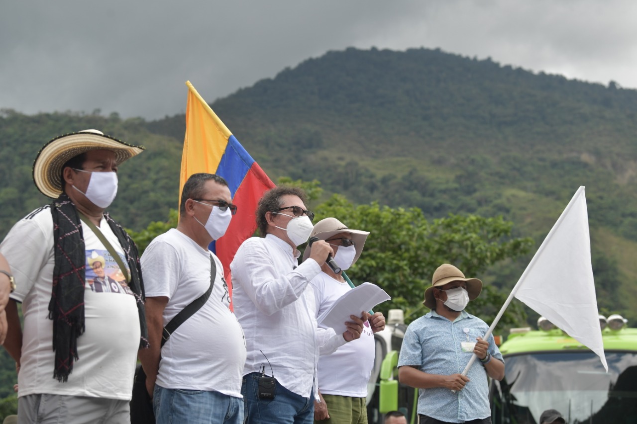 "Mantenemos nuestra voluntad de paz y compromiso con las instancias del Sistema Integral de Verdad, Justicia, Reparación y No Repetición", aseguró el delegado por el Partido FARC al Consejo Nacional de Reincorporación, Pastor Alape.