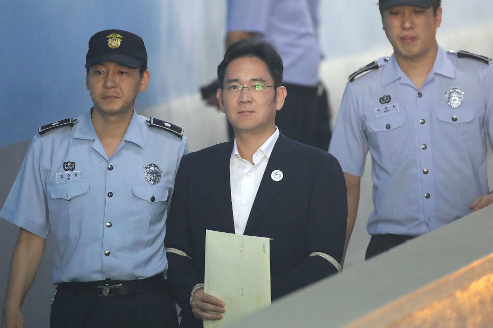 Heredero de Samsung sale de prisión tras una reducción de su condena
