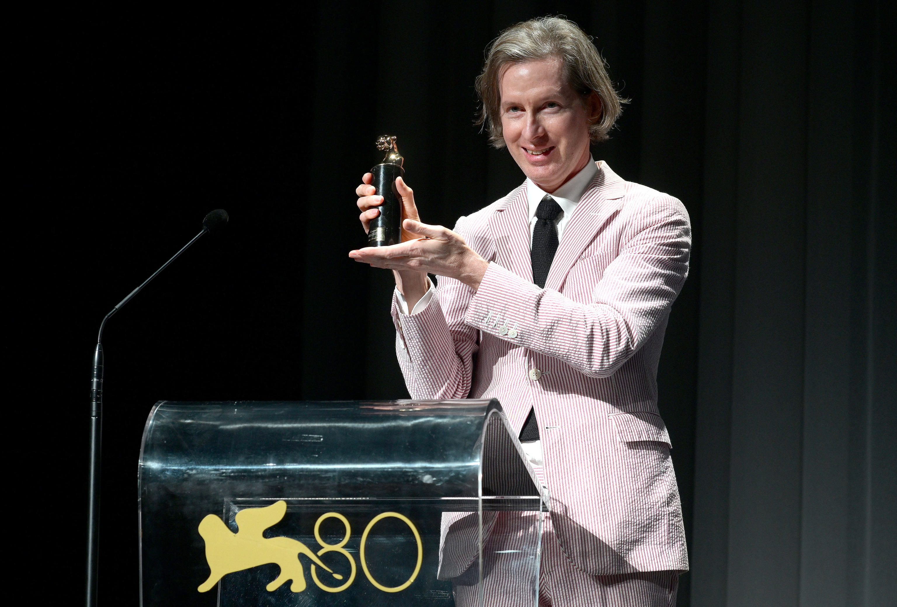 Venice (Italy), 01/09/2023.- US film director Wes Anderson poses after he received the 'Cartier Glory to the Filmmaker Award' before the screening of his movie 'The Wonderful Story of Henry Sugar' during the 80th annual Venice International Film Festival, in Venice, Italy, 01 September 2023. The movie is presented out of competition at the festival running from 30 August to 09 September 2023. (Cine, Cine, Italia, Niza, Venecia) EFE/EPA/ETTORE FERRARI
