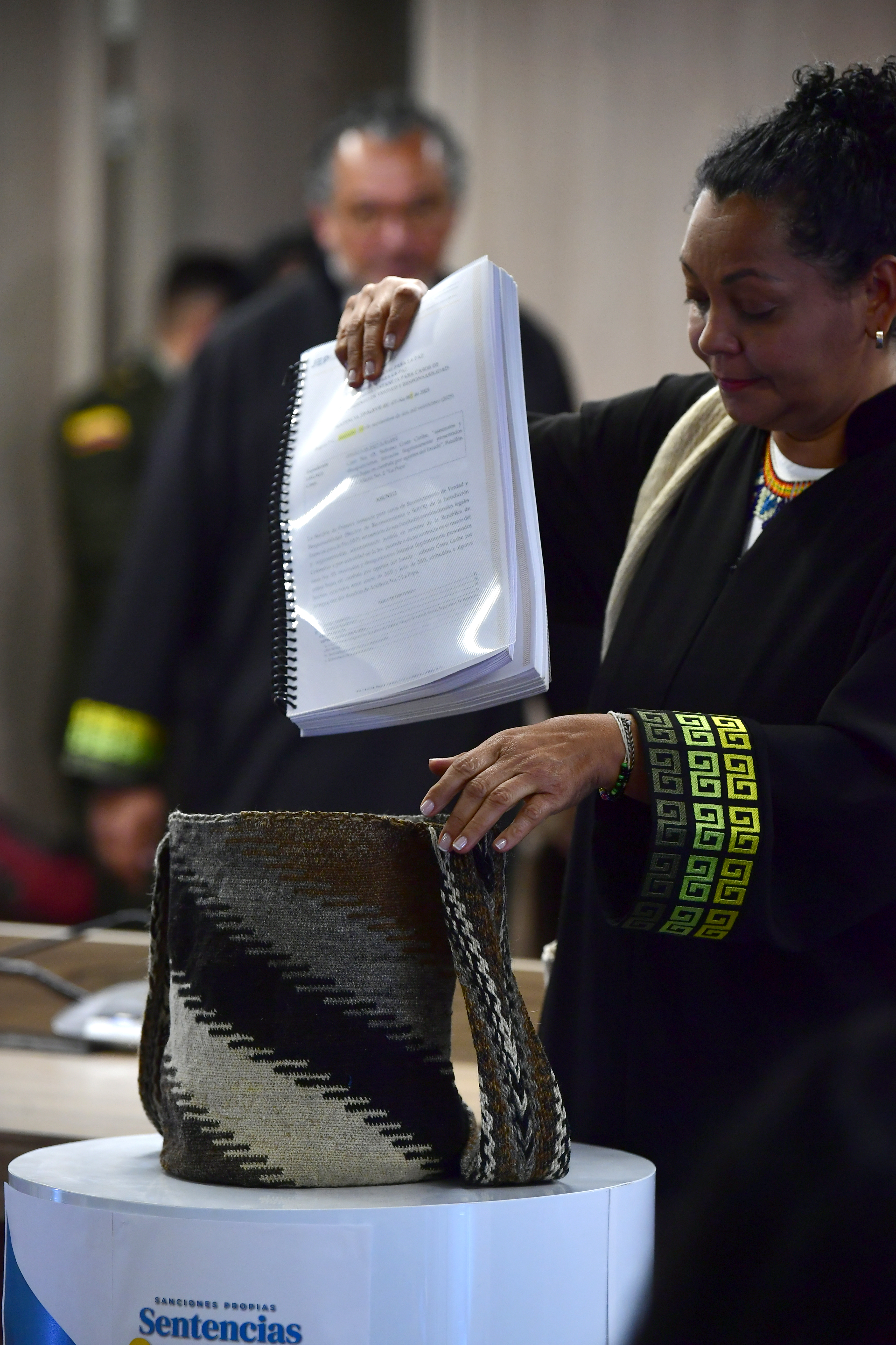 Presidenta de la Sección de Reconocimiento de Verdad de la Jurisdicción Especial para la Paz (JEP), durante la lectura de la sentencia por falsos positivos (macrocaso 03), que condenó a 12 exmilitares del batallón La Popa, en Valledupar y 7 exparamilitares.