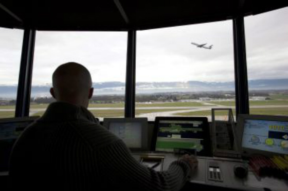 Controlador aéreo se fue a desayunar y abandonó torre de control en Manizales