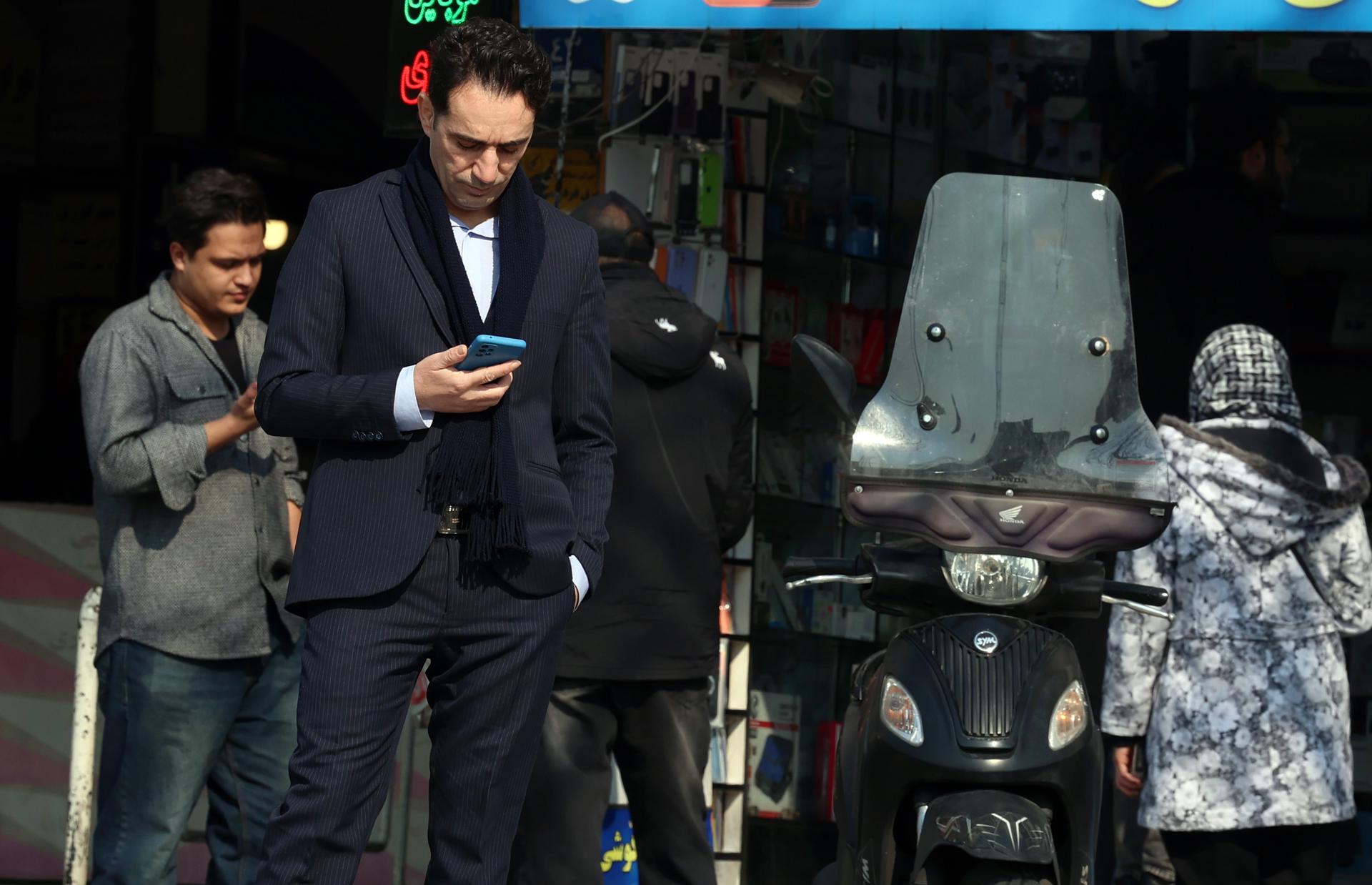 ¿Qué se siente vivir desconectado de Internet? La “cárcel simulada” en la que vive Irán