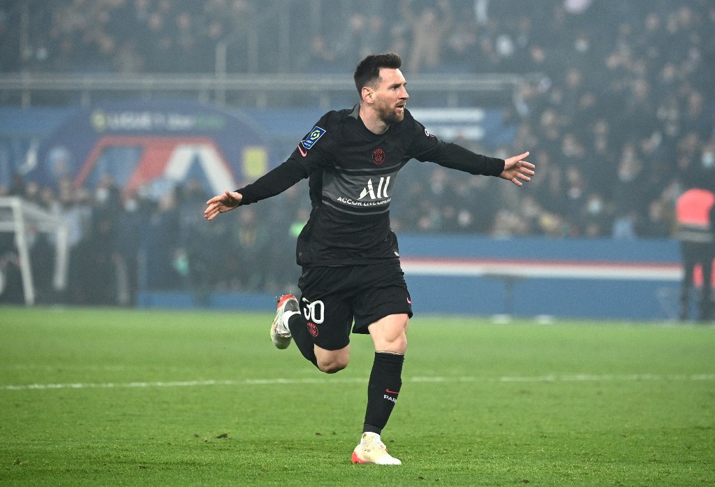 Messi anotó su primer gol en la Ligue 1 y PSG ganó con un jugador menos