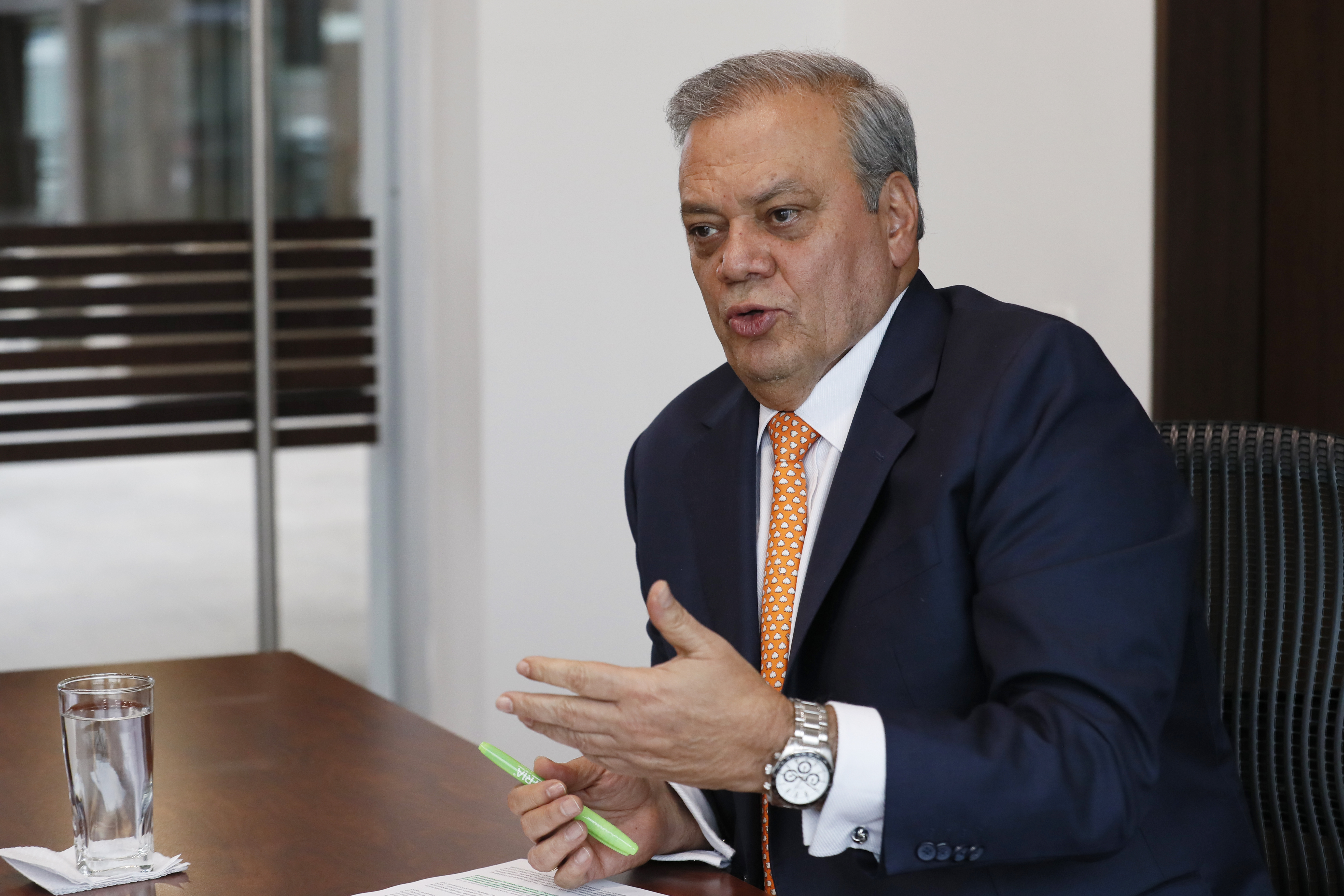 “A mí no me vengan a hablar de política, hablemos de negocios”
