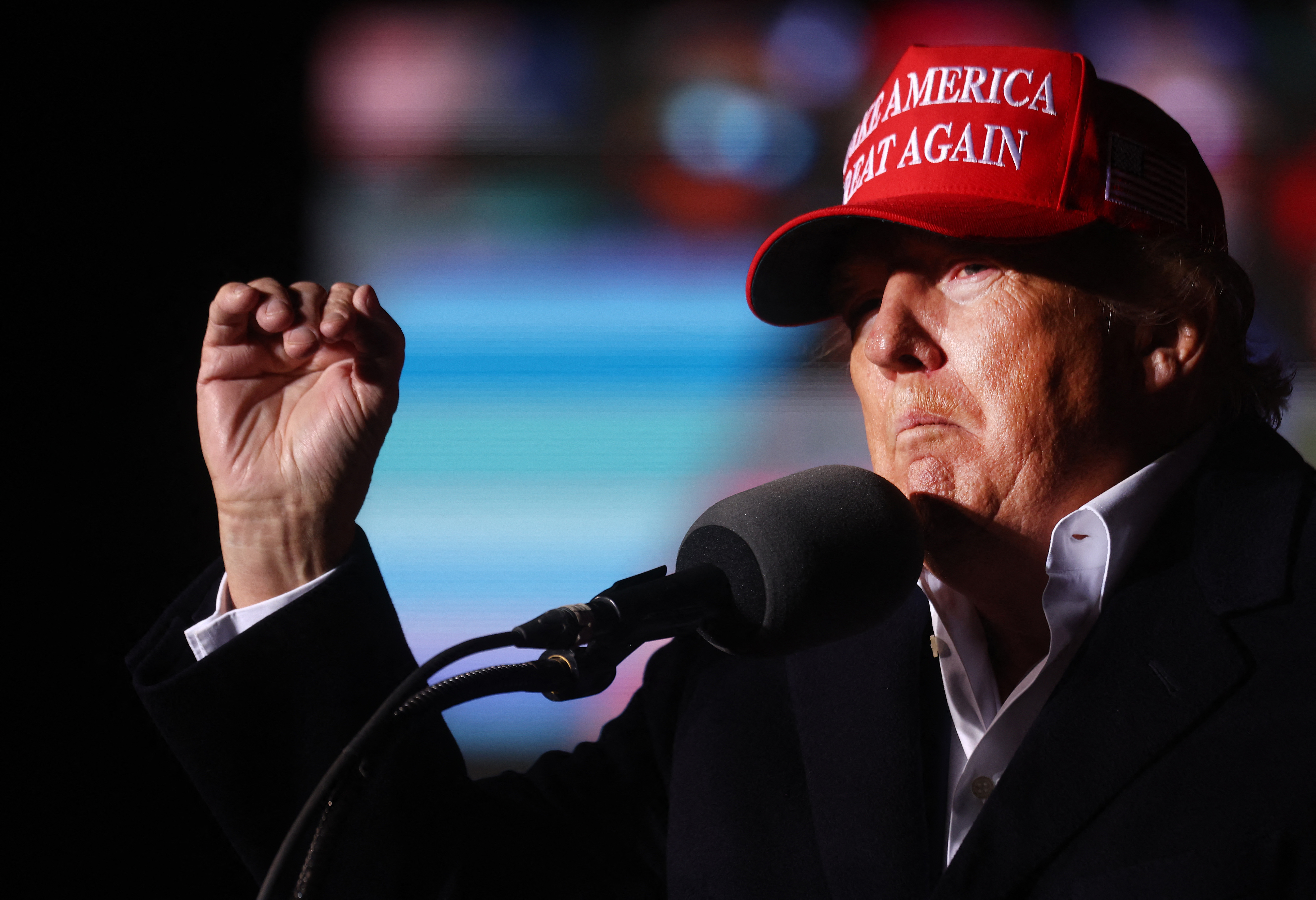 Incautar máquinas de votos y recertificar estados: los planes truncados de Trump