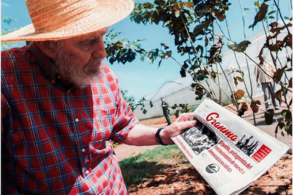 Fidel Castro desmiente rumores sobre su salud con fotos recientes