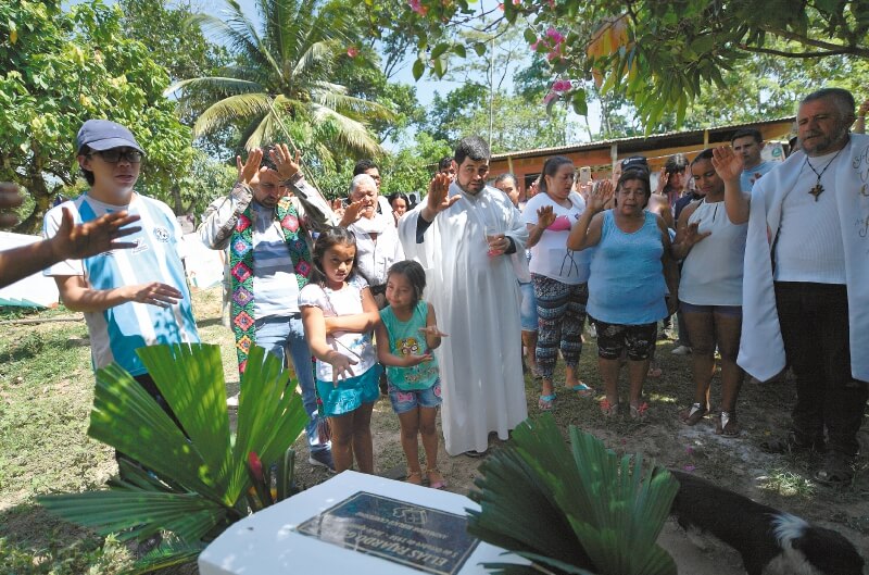 Caminando por los muertos y los desaparecidos del Alto Ariari