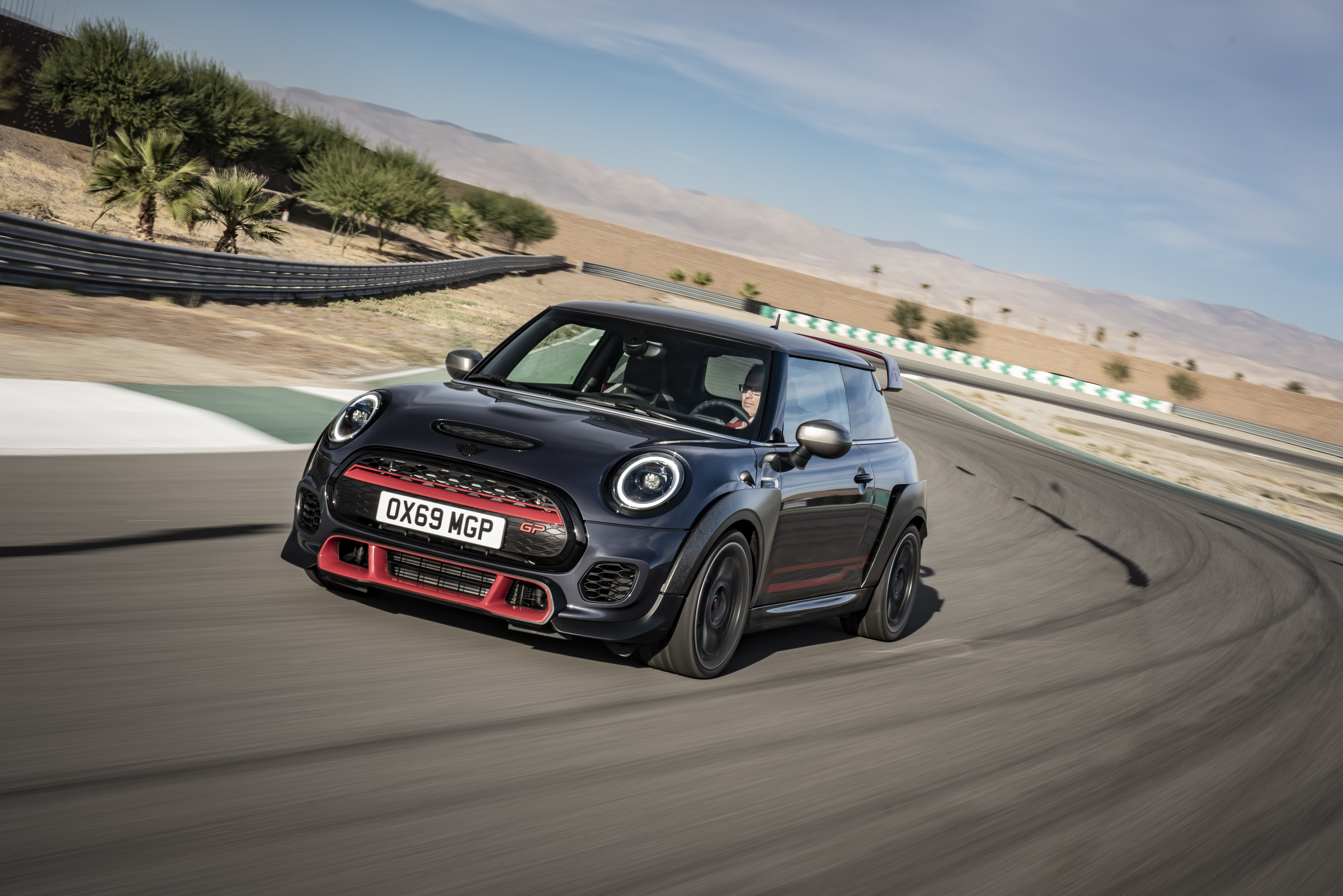 El nuevo MINI John Cooper Works GP, el más rápido de la marca, venderá solo 13 unidades en Colombia