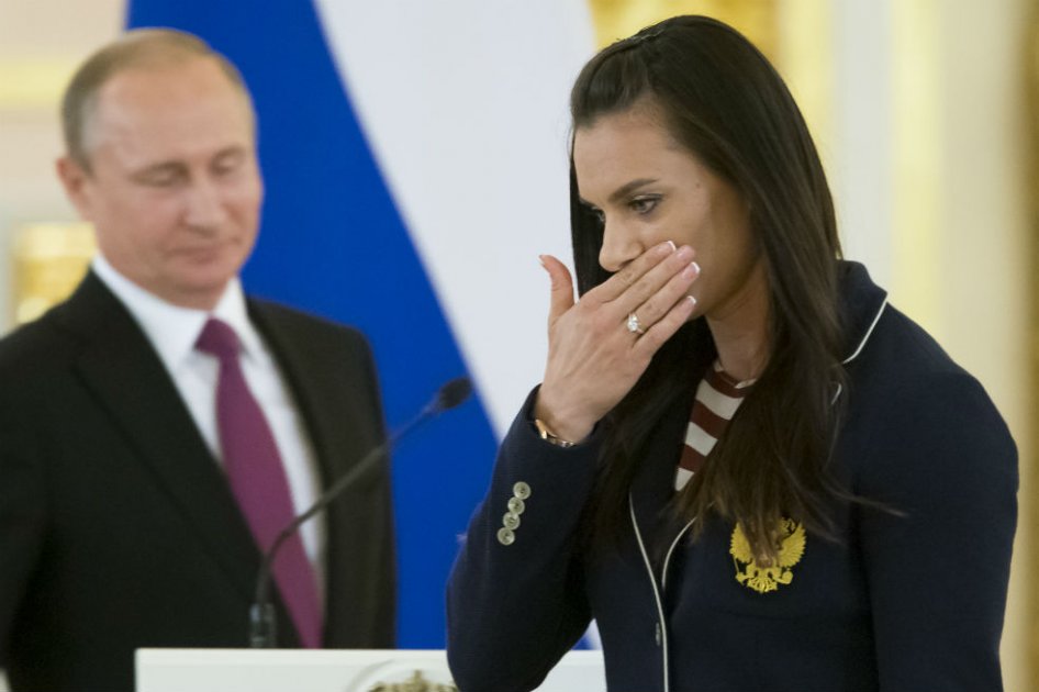 Vladimir Putin junto a Isinbayeva. Foto: AFP